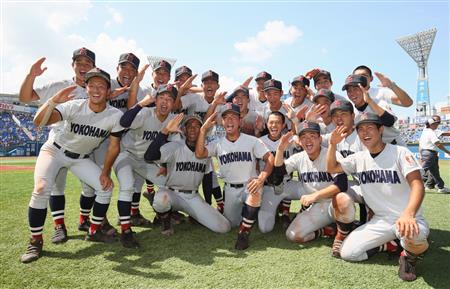 横浜、100回大会Vだ！万波が特大40号、サザン桑田の夢砕いて