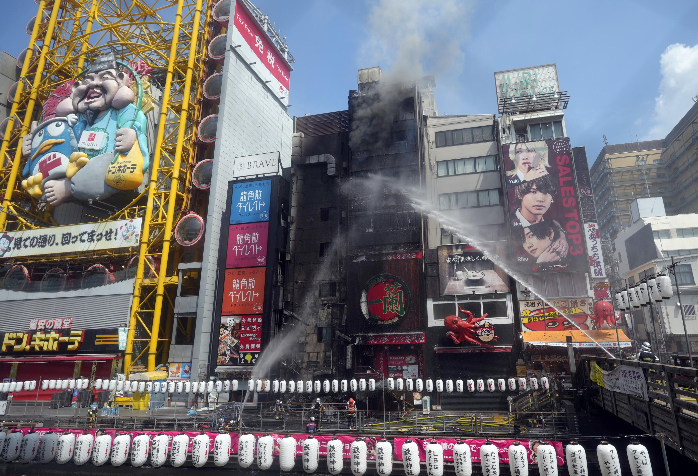 屋外看板は建築基準法違反 不燃材料使わず延焼拡大 道頓堀ビル火災