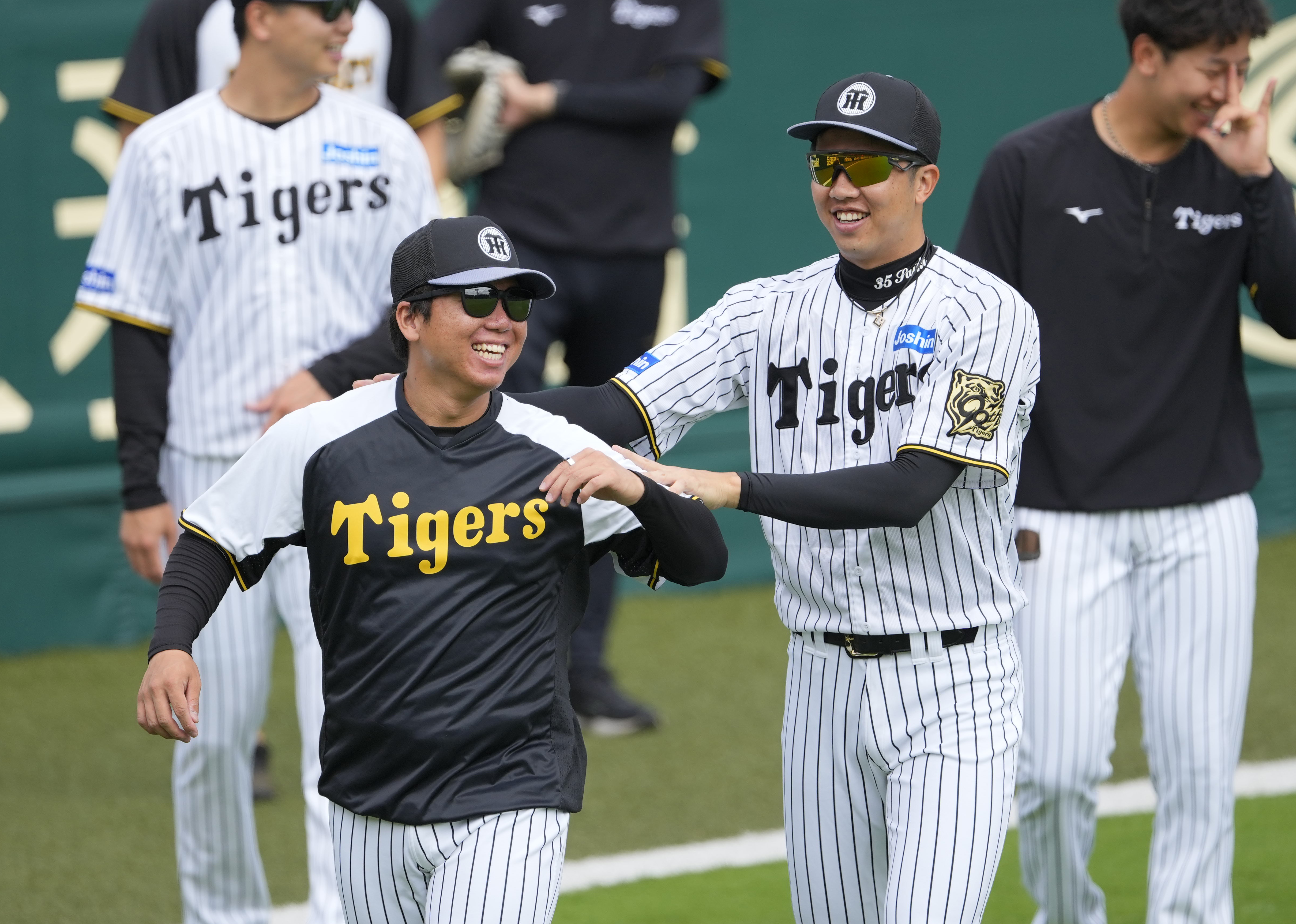 レア!! 村上頌樹 タオル 阪神タイガース 甲子園 出場記念 智辯 高校野球 レア!! 村上頌樹 タオル 阪神タイガース 甲子園 出場記念 智辯