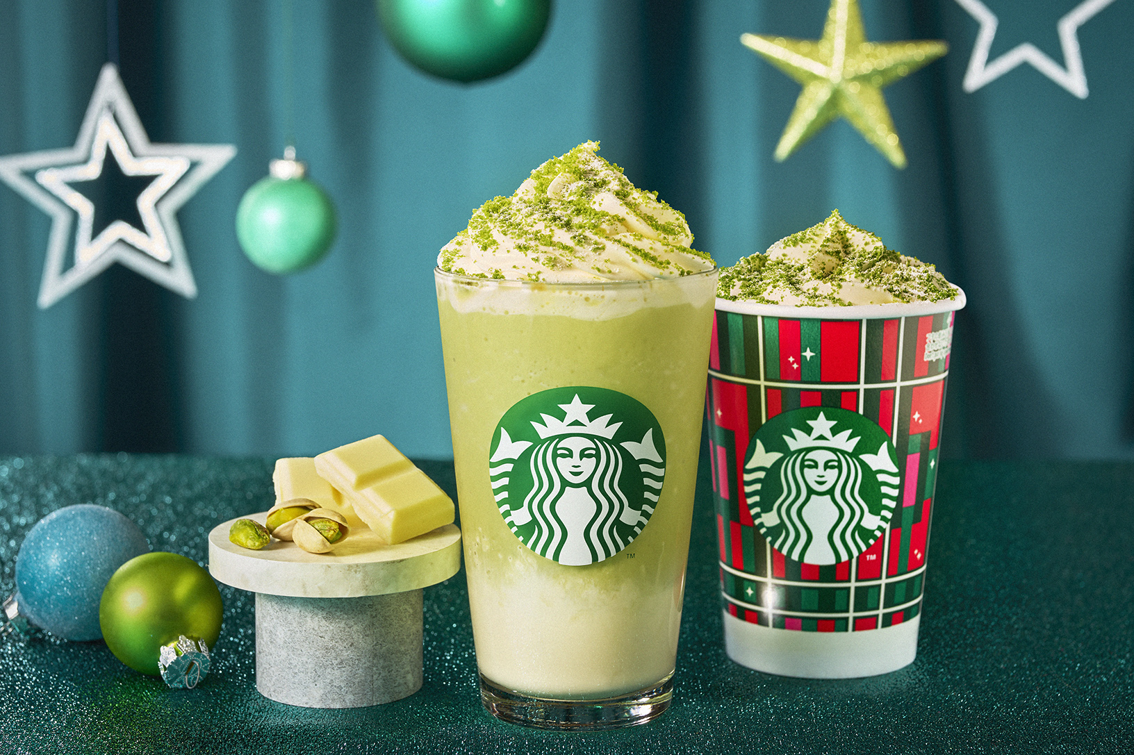 スタバ、ホリデー第2弾はピスタチオ×ホワイトチョコ 雪をまとった