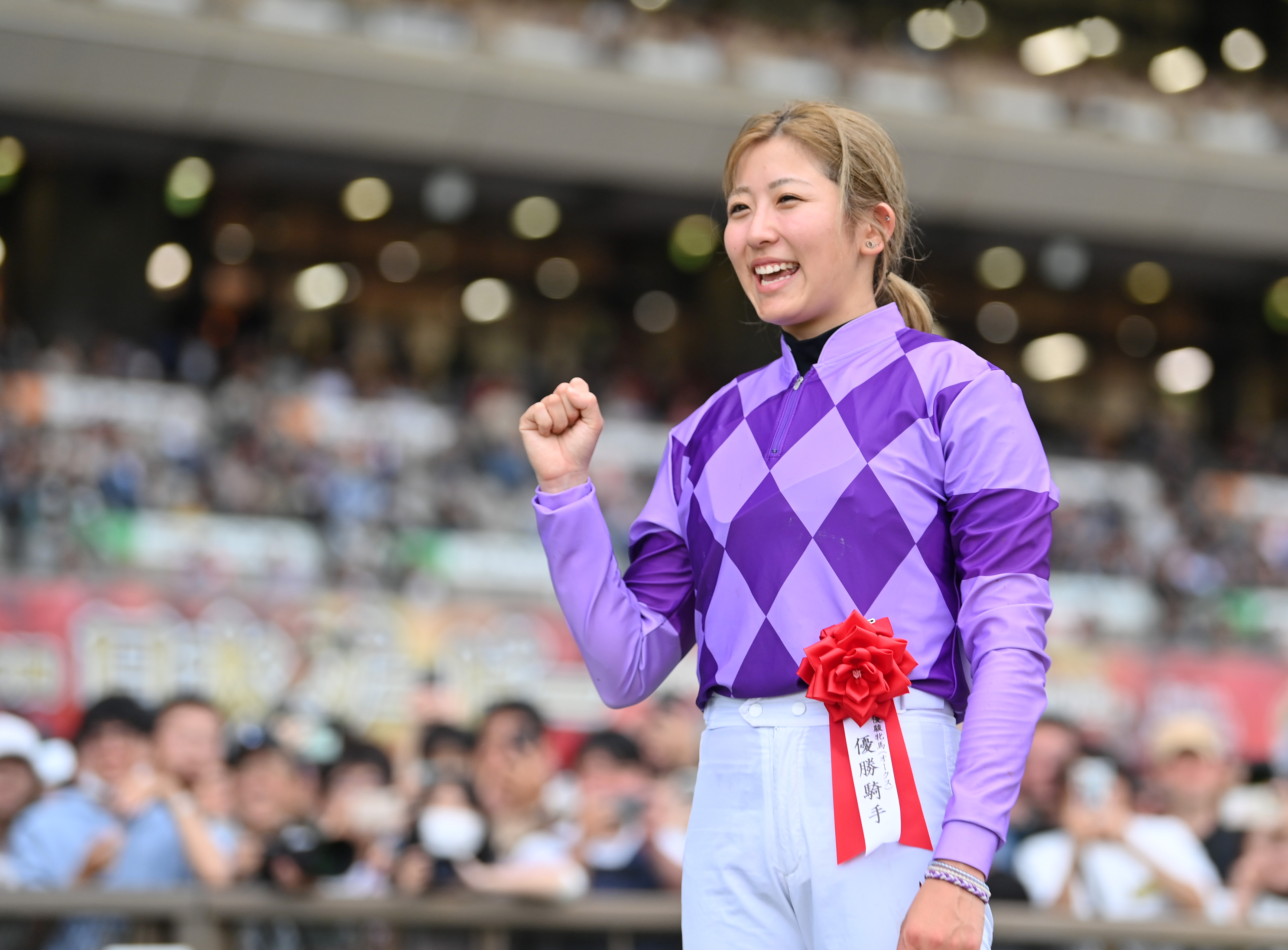 女性騎手が初のクラシック制覇 オークスでジュウリョクピエロ騎乗の
