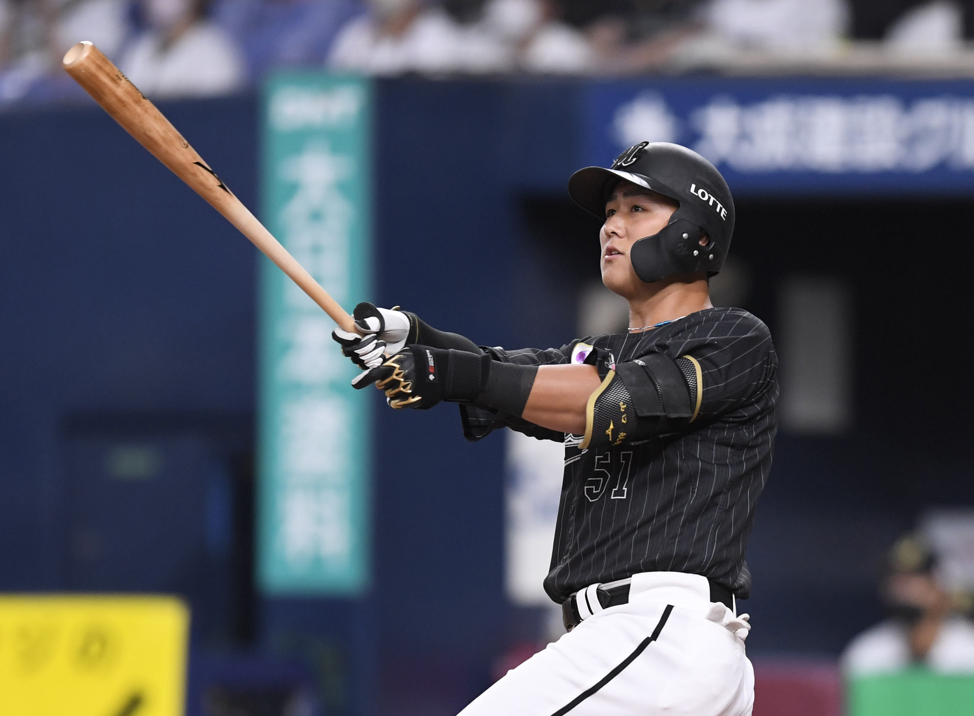 ロッテ・山口航輝が左翼5階席へ特大12号2ラン 「早めに追加