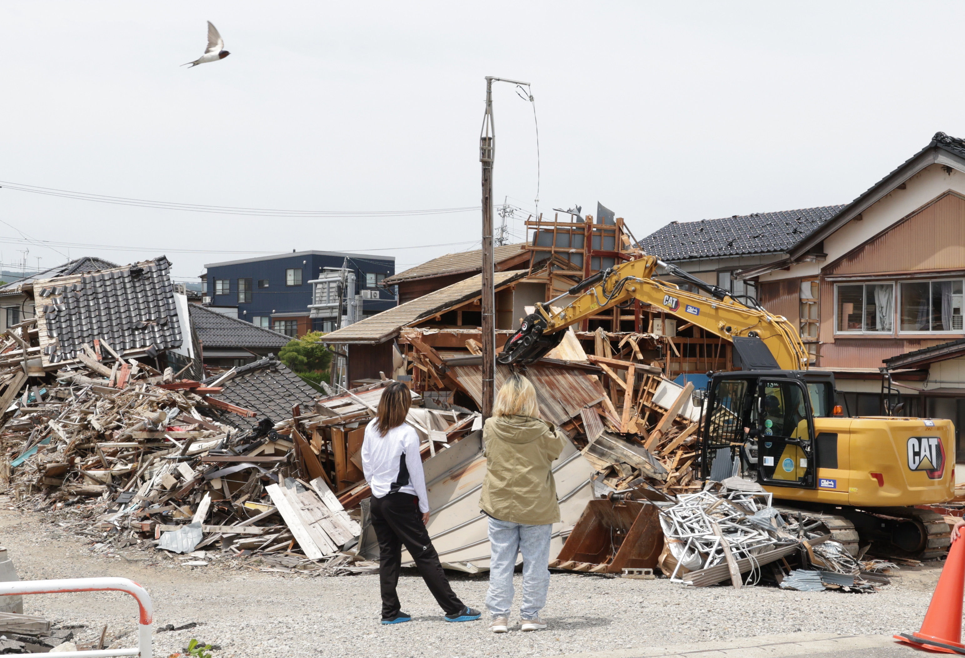 能登半島の倒壊家屋公費解体に立ちはだかる「壁」 所有権利者の同意