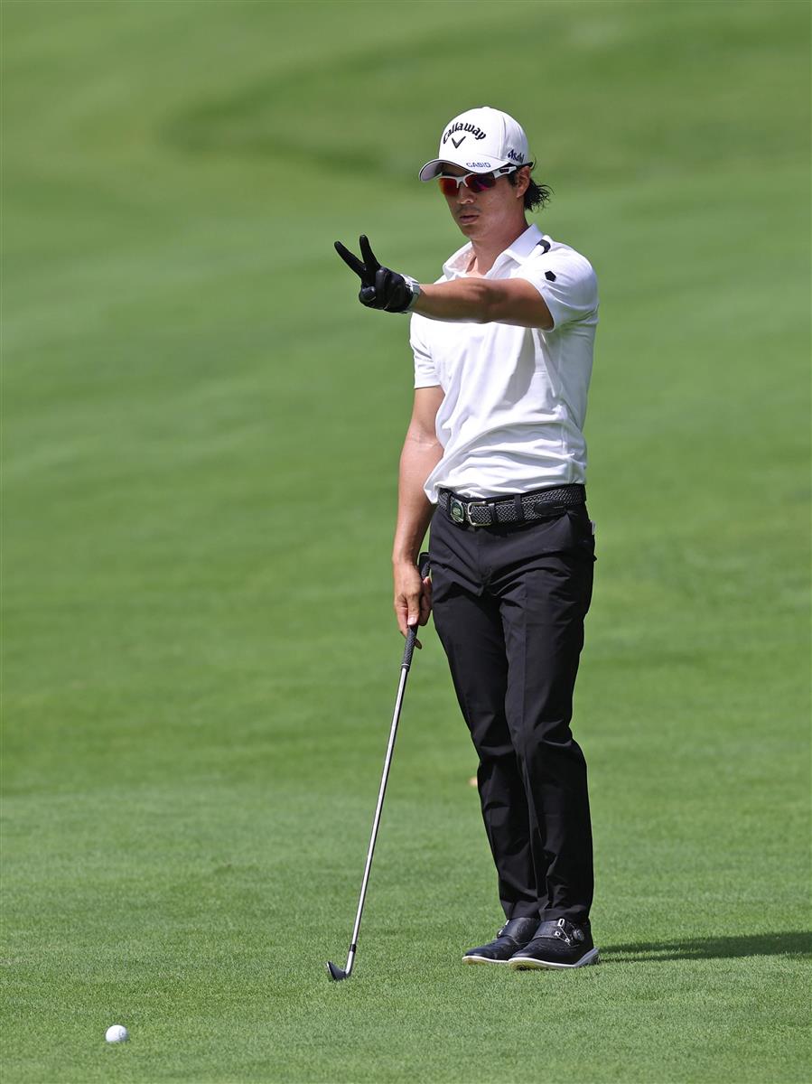 石川遼 ｖサインで猛チャージ３差６位タイ浮上 自己最大逆転優勝へ 楽しみな位置 フジサンケイｃ 1 2ページ サンスポ