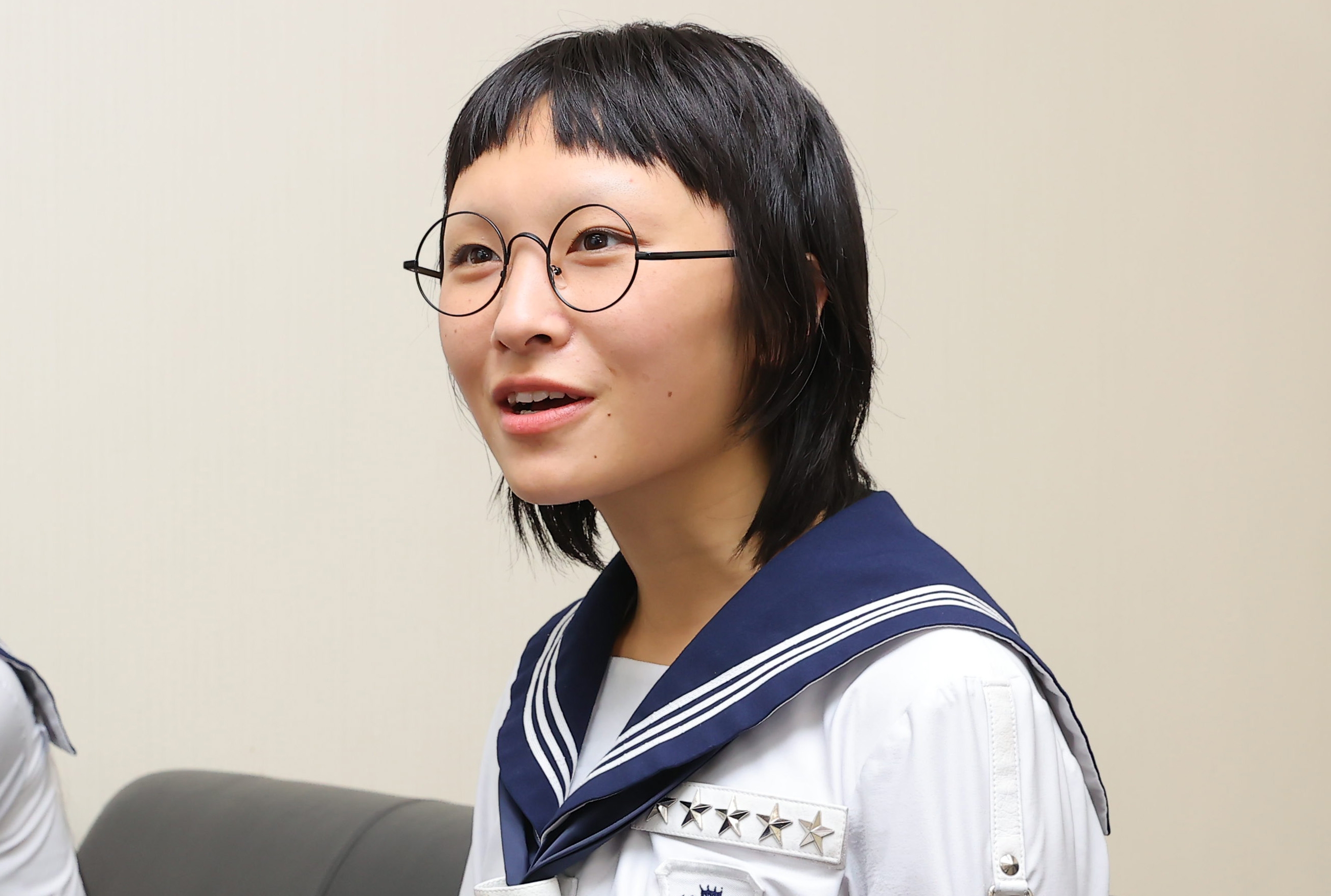 新しい学校のリーダーズ公式 SUZUKA直筆書道　超レア！ 新しい学校のリーダーズ・SUZUKA、〝別人級〟なスタイルに反響