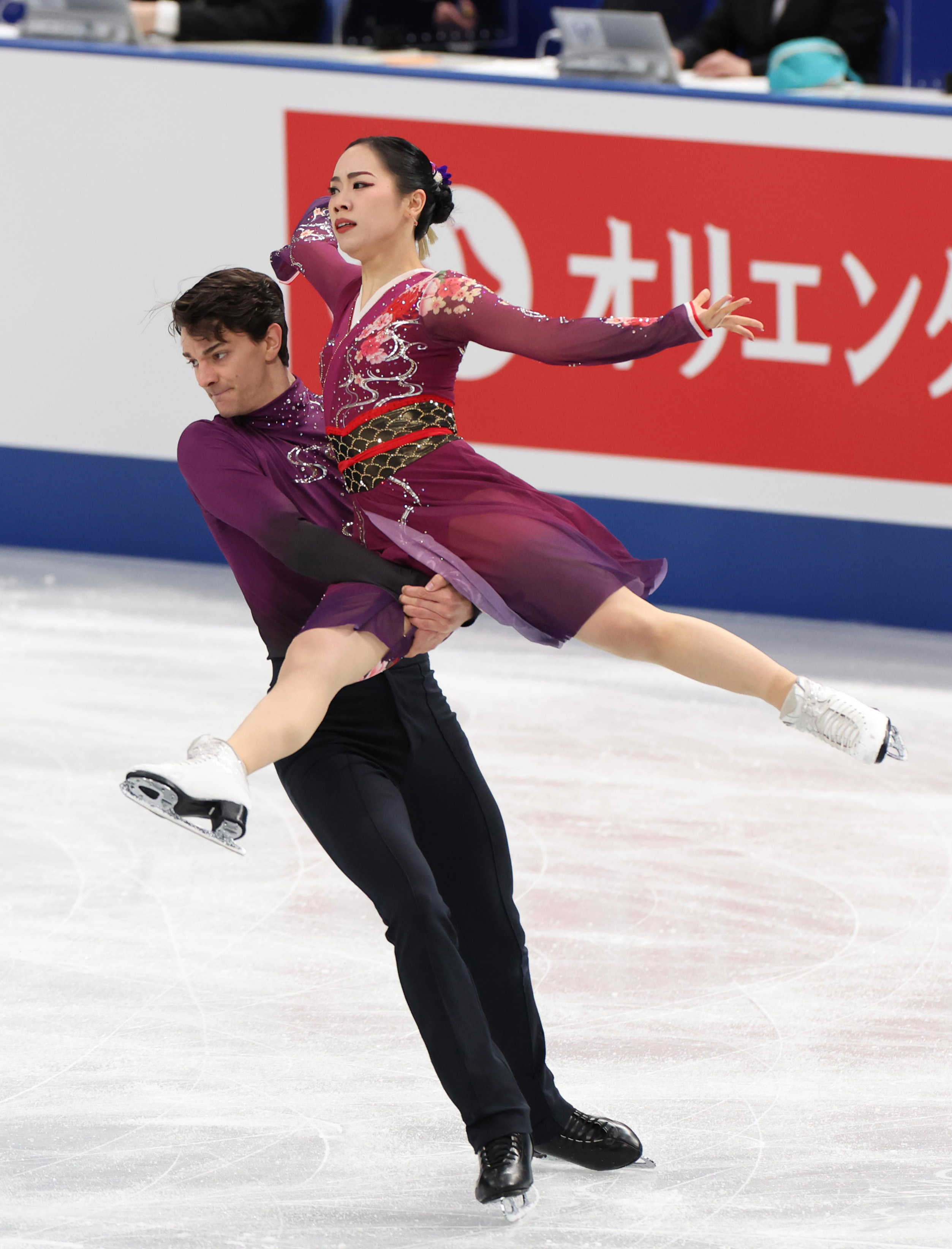 北京冬季五輪２０２２カウントダウン フィギュア団体戦初メダルへ鍵握るアイスダンス ２つの調和 パートナーとのリフトと音楽 1 2ページ サンスポ