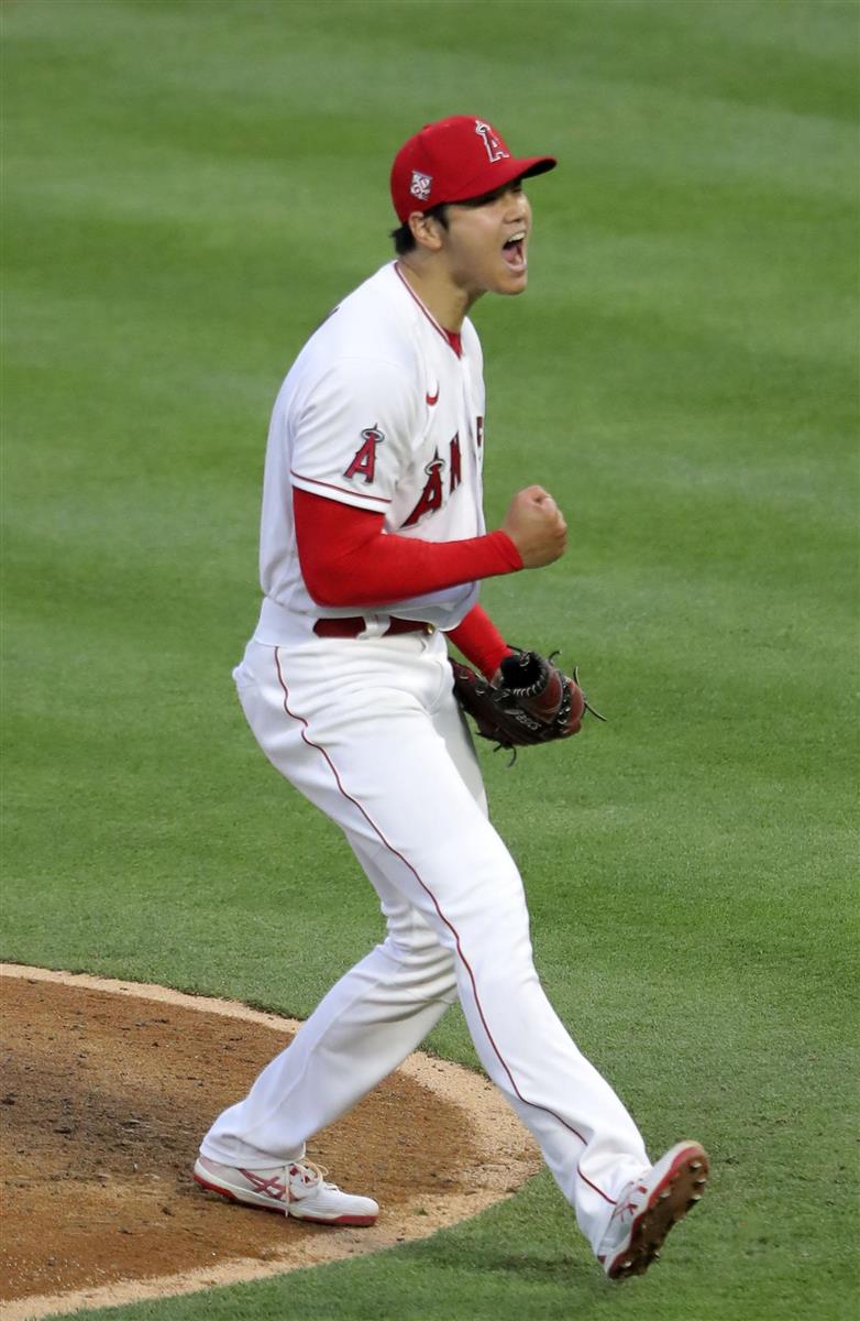 リアル二刀流の大谷翔平、特大2号ソロも勝利投手の権利目前で走者と