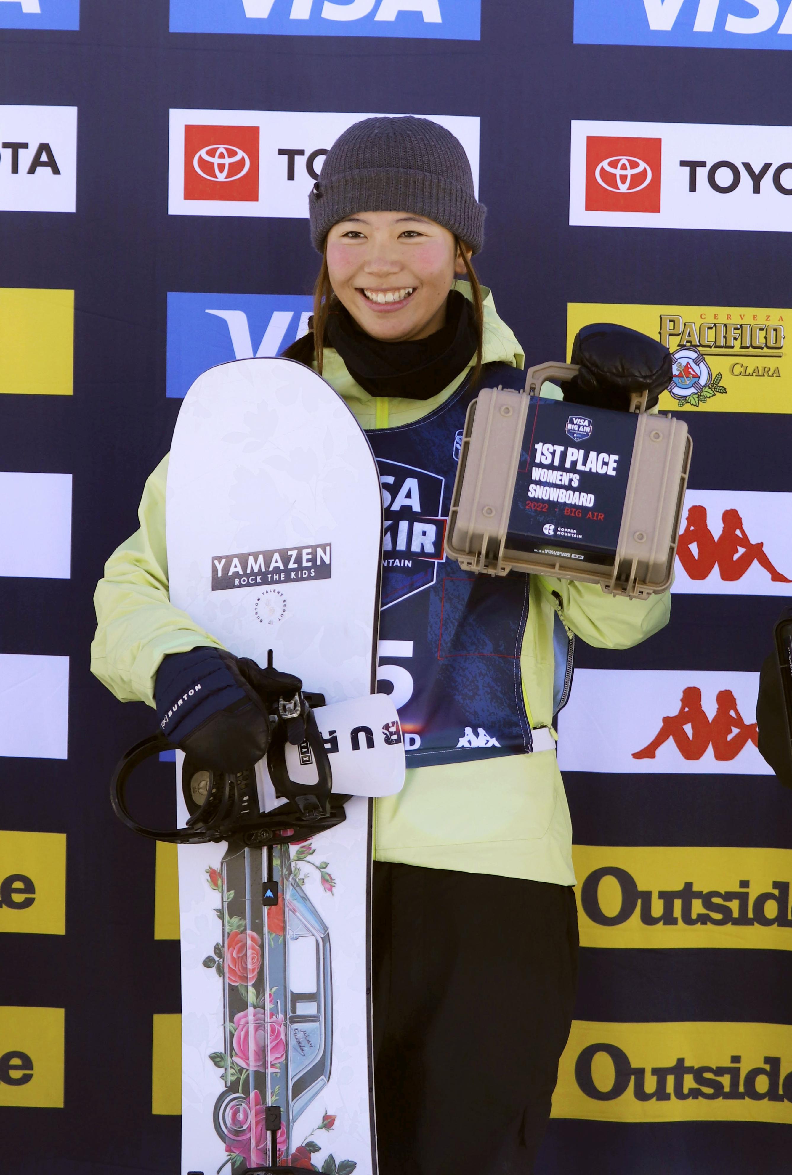 フォト】「結果にびっくり」 15歳深田が初優勝、鬼塚3位 スノボW杯