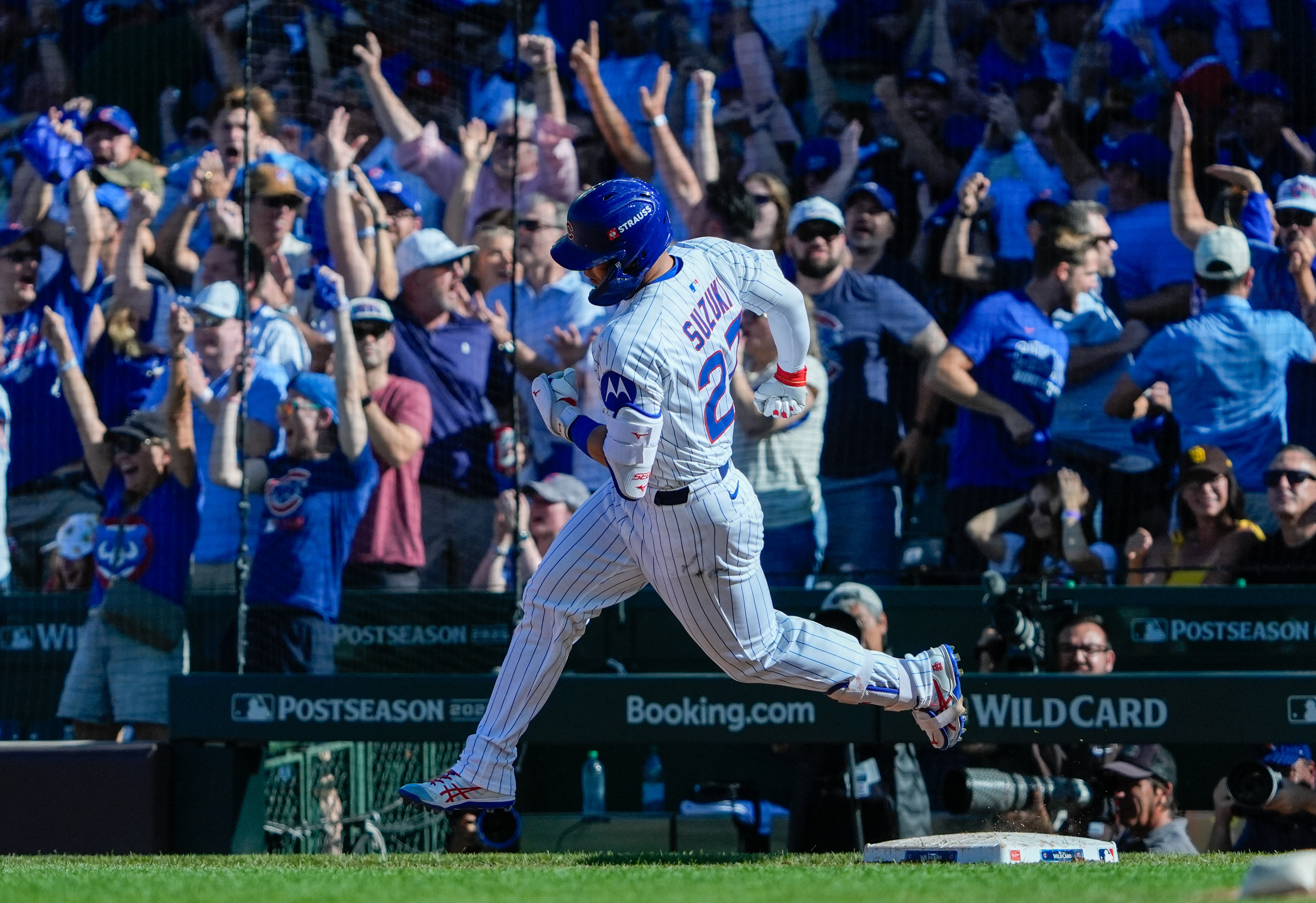 【ブルーパラレル】鈴木誠也 topps now 3打席連続ホームラン シリ 開幕から3試合で早くも2枚目！ 鈴木誠也のメジャー初本塁打が