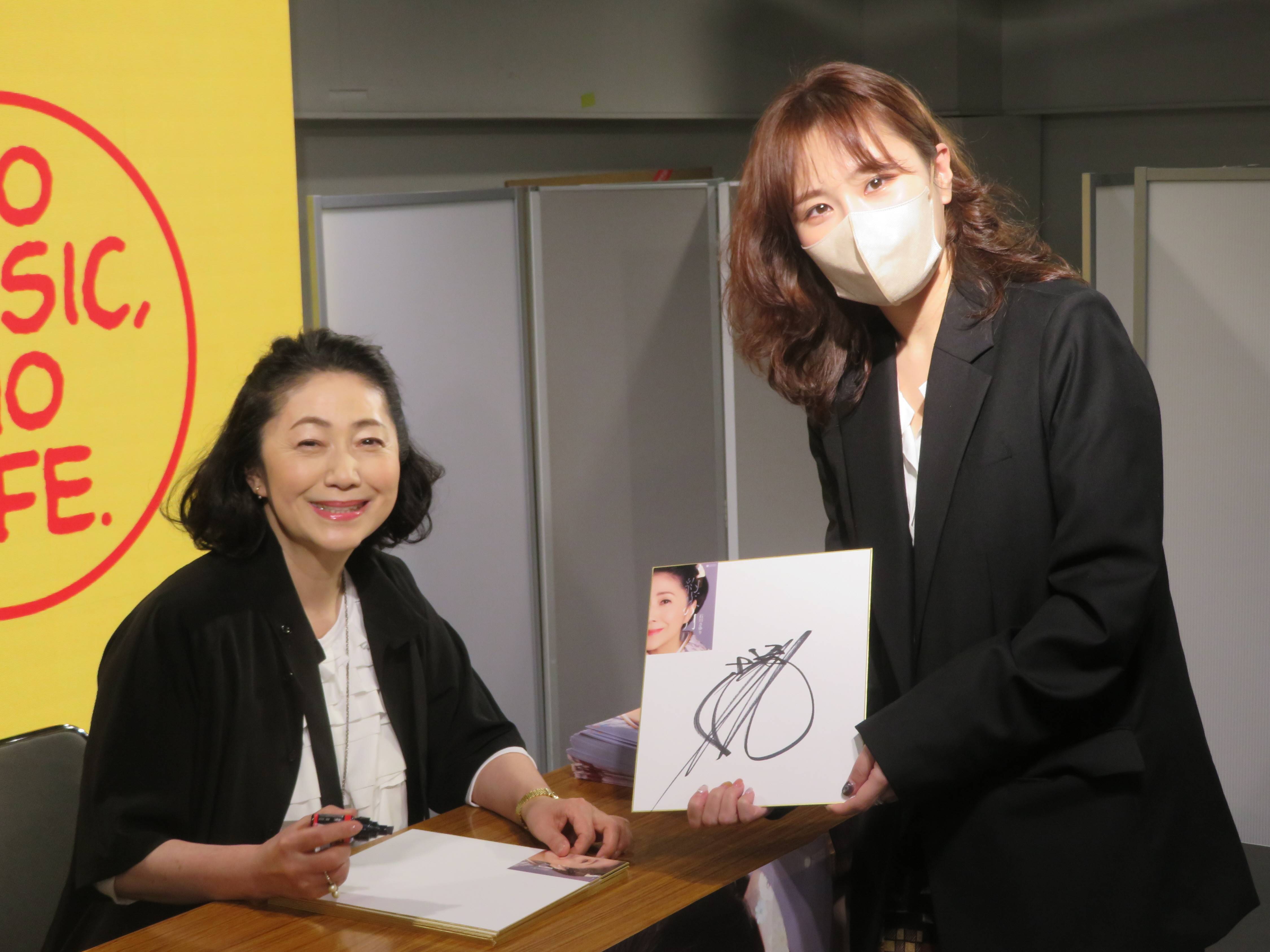石川さゆり 半世紀ぶりのサイン会に「新人になったみたいでうれしい 