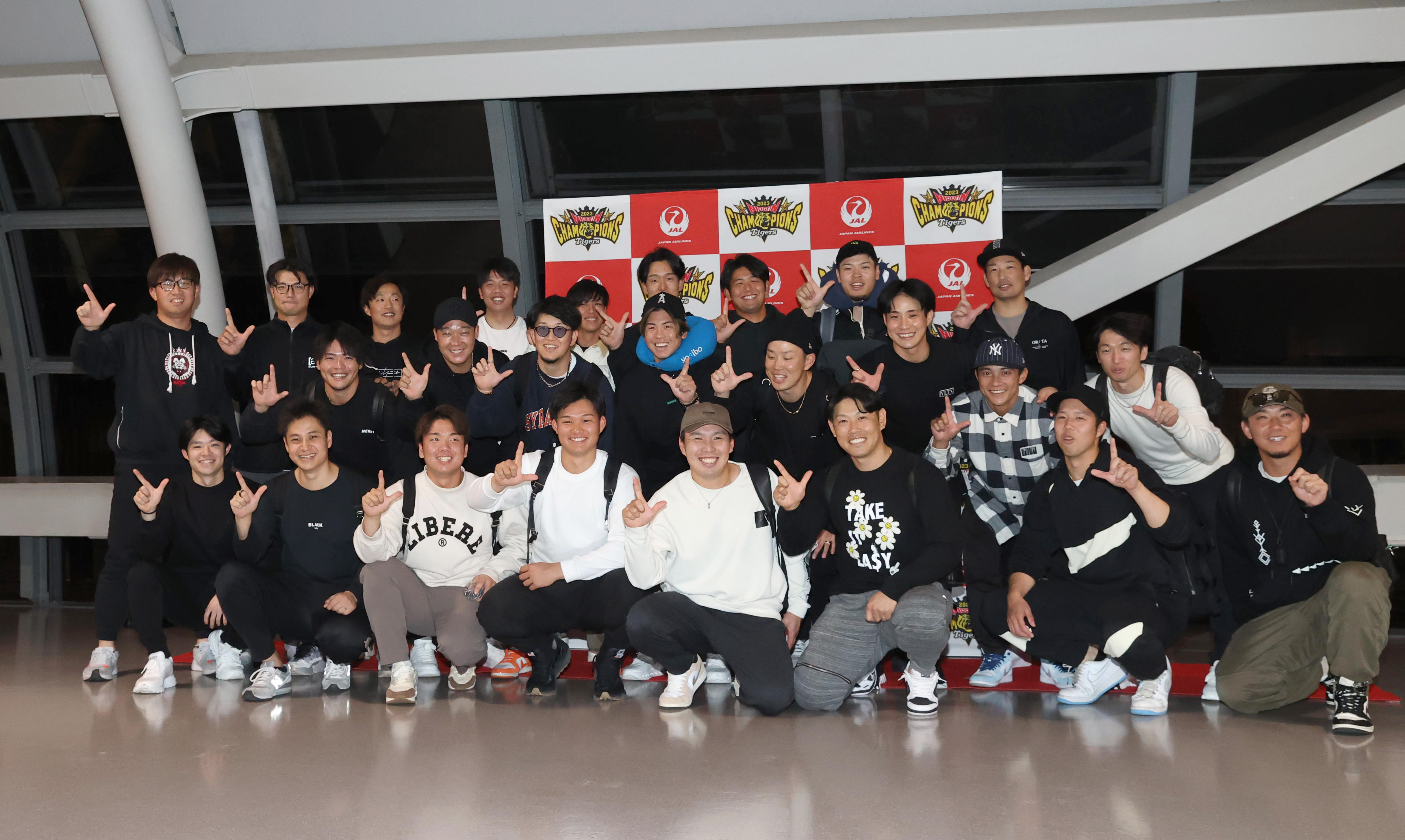 【超激レア・非売品】2003年 阪神タイガース 優勝旅行 JAL機内限定 法被 超激レア・非売品】2003年 阪神タイガース 優勝旅行 JAL機内限定 法被