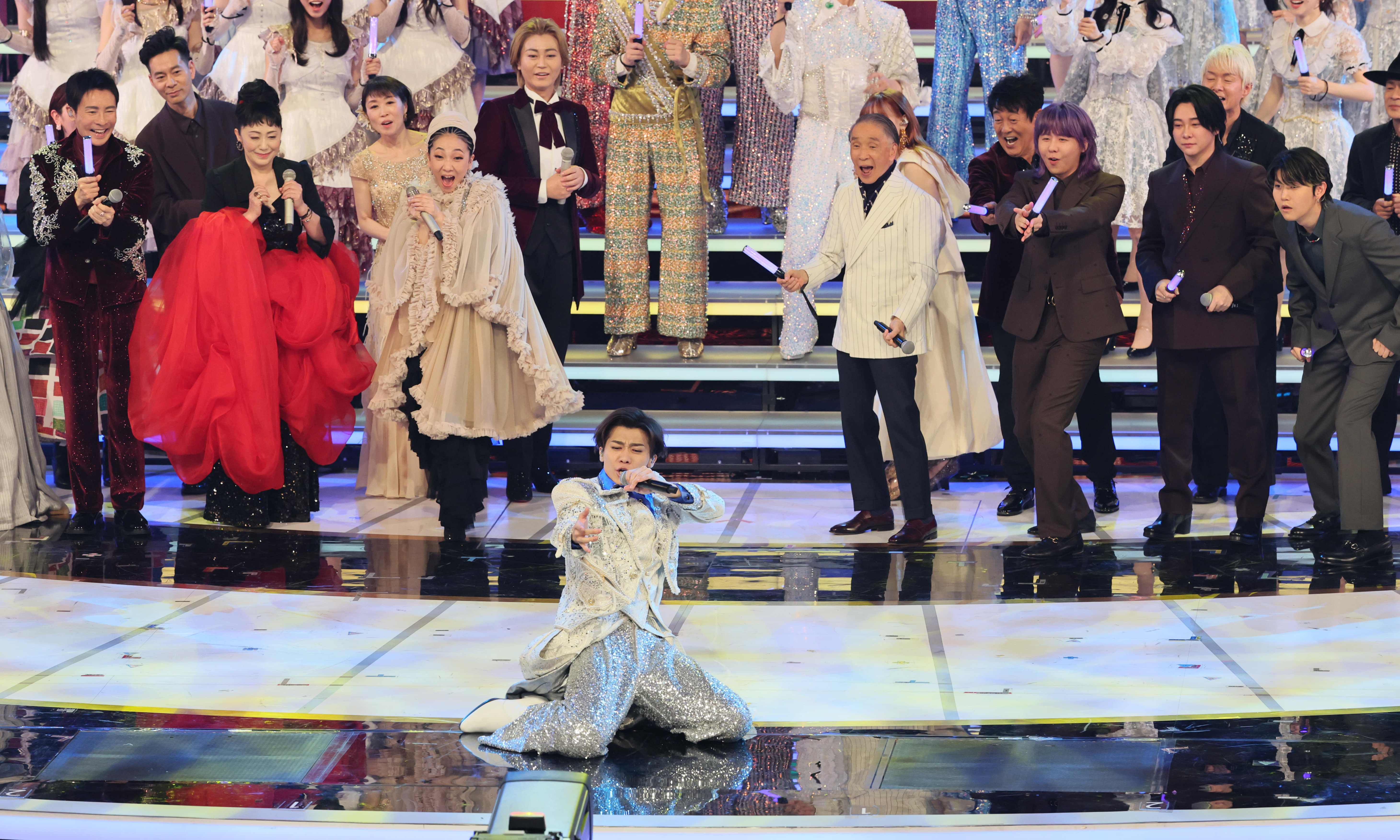 紅白速報②初出場のフルーツジッパーは笑顔いっぱい 新浜レオンは階段