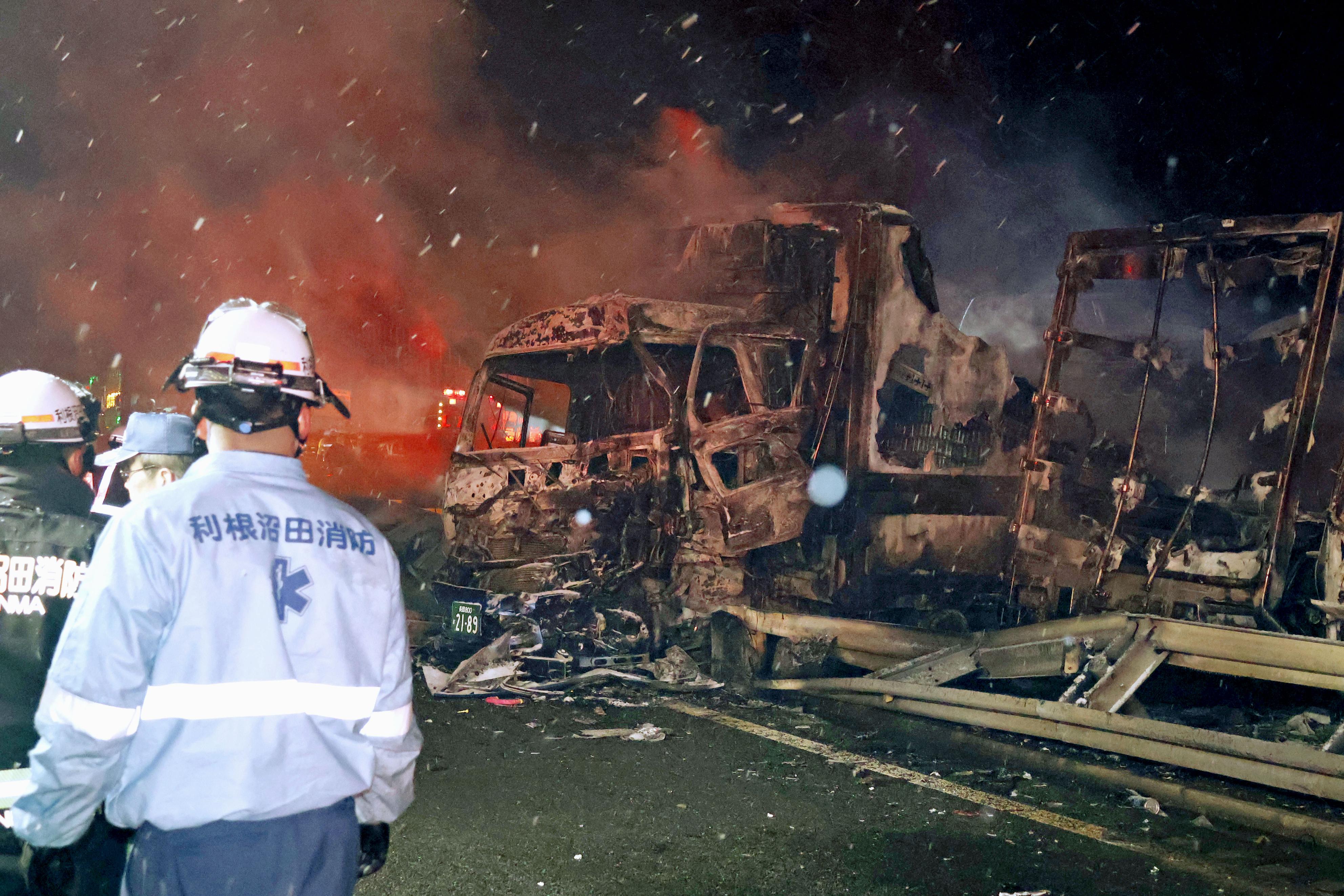 関越道で多重事故1人死亡 群馬・みなかみ町の下り線で30台以上、20人