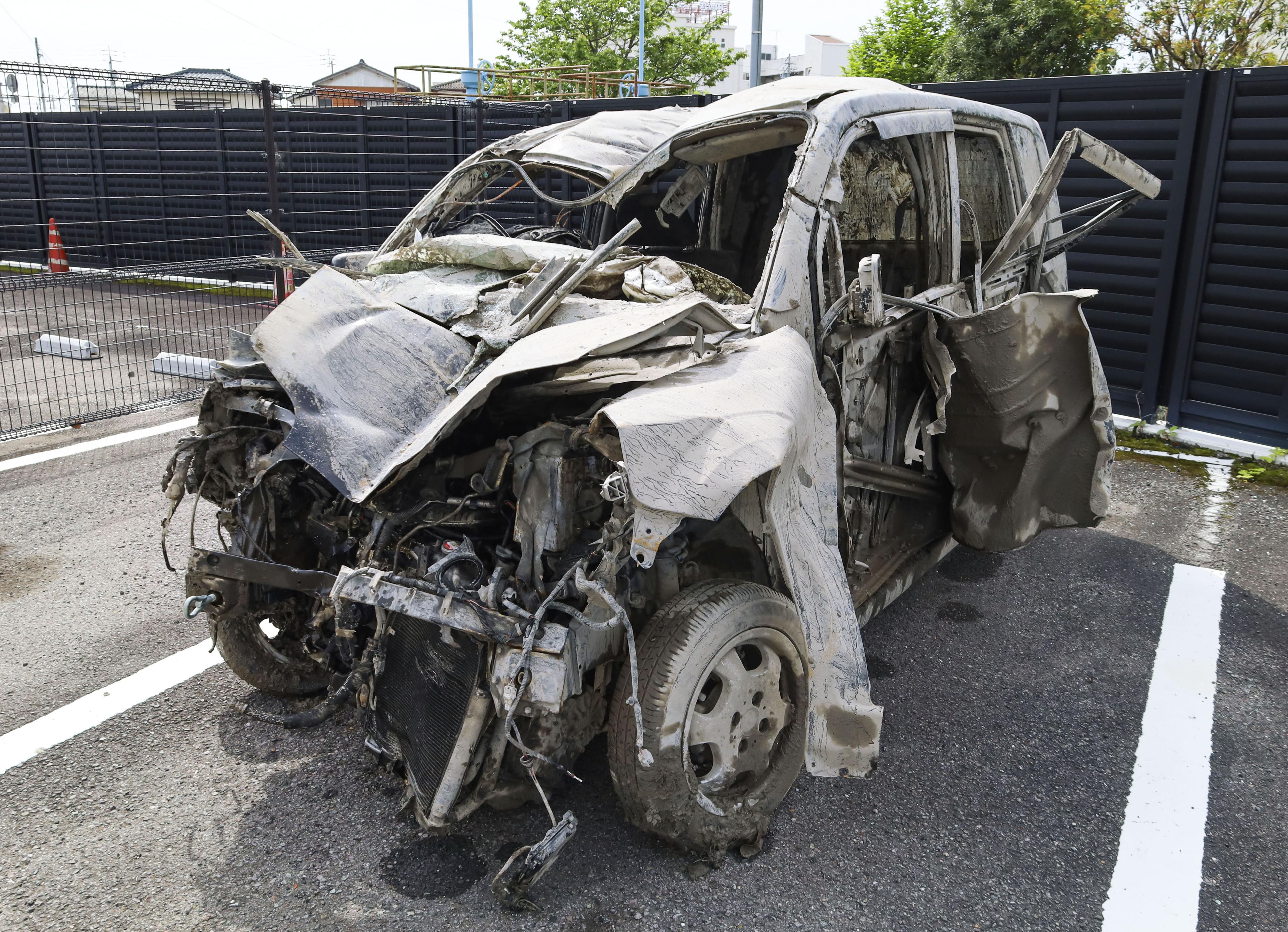 XT250T事故車① 軽傷の1人はシートベルト着用 田んぼに車転落事故、死亡の3人は未