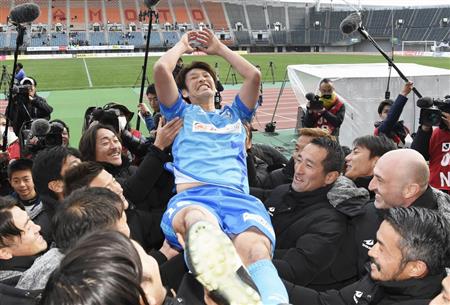 元日本代表・巻誠一郎氏が感謝の5ゴール 地元熊本で引退試合 - サンスポ