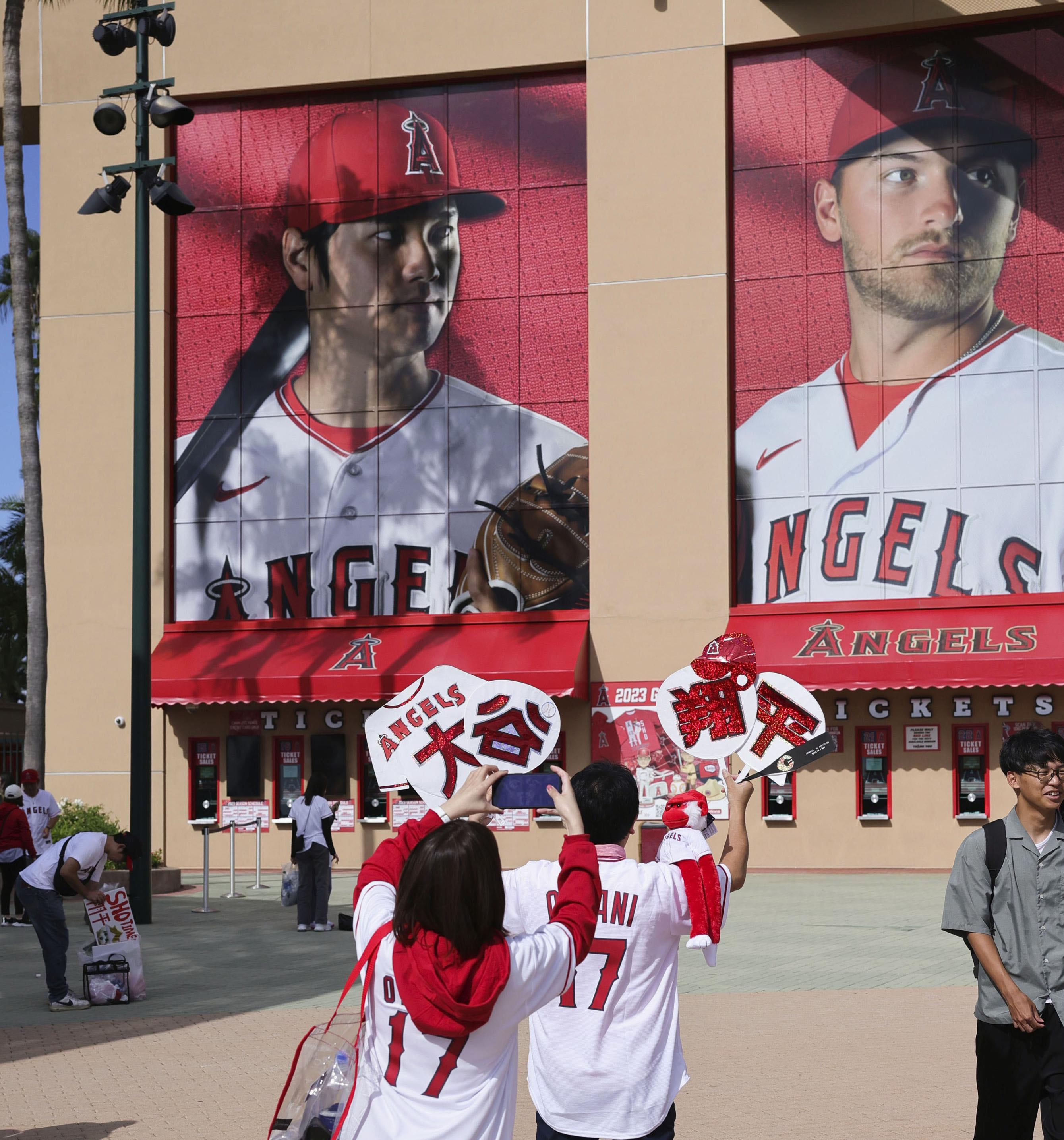 フォト】大谷翔平の写真撤去 エンゼルスタジアム - 産経ニュース