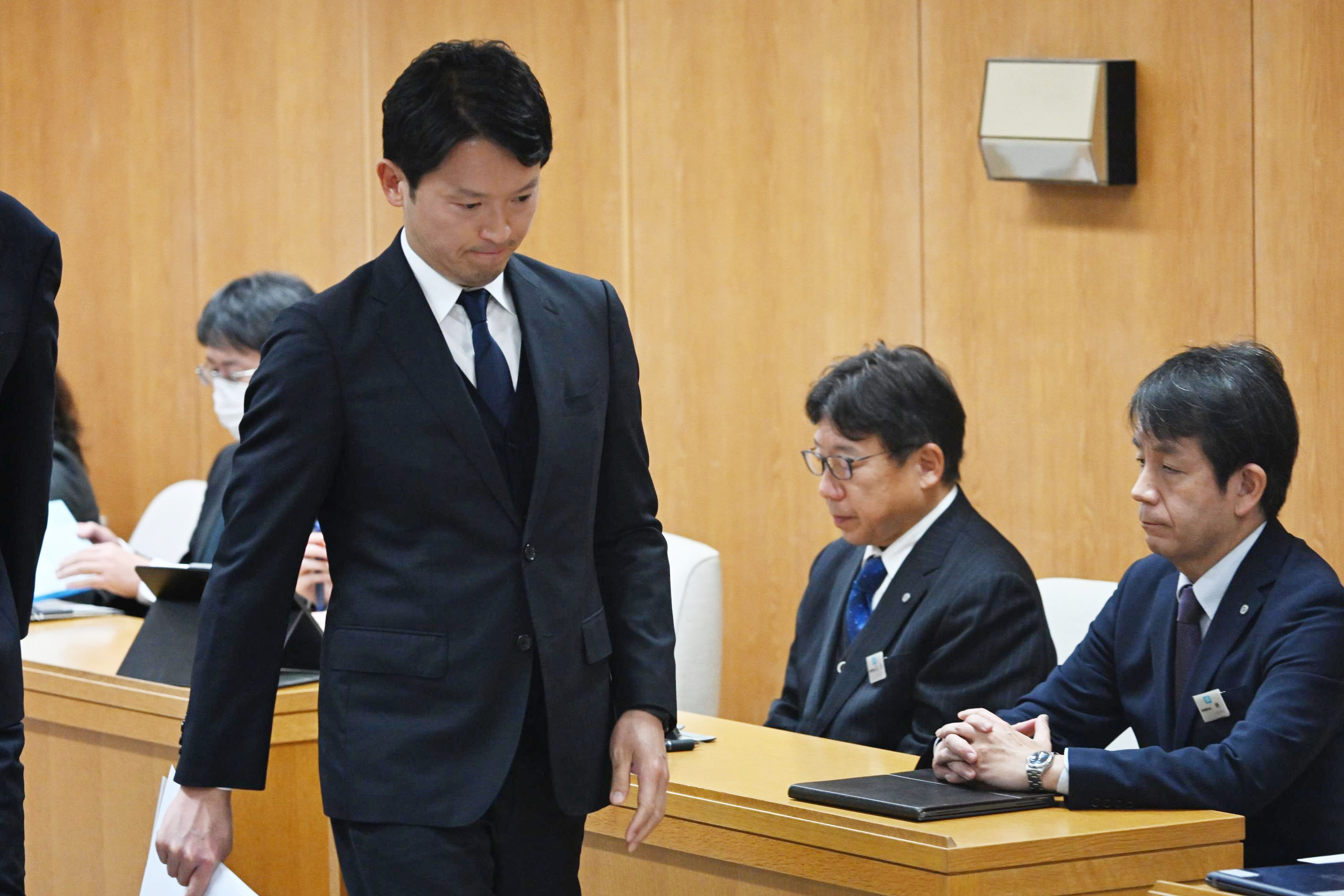 部下の証言否定も矛盾露呈 斎藤知事、百条委で公益通報巡り平行線