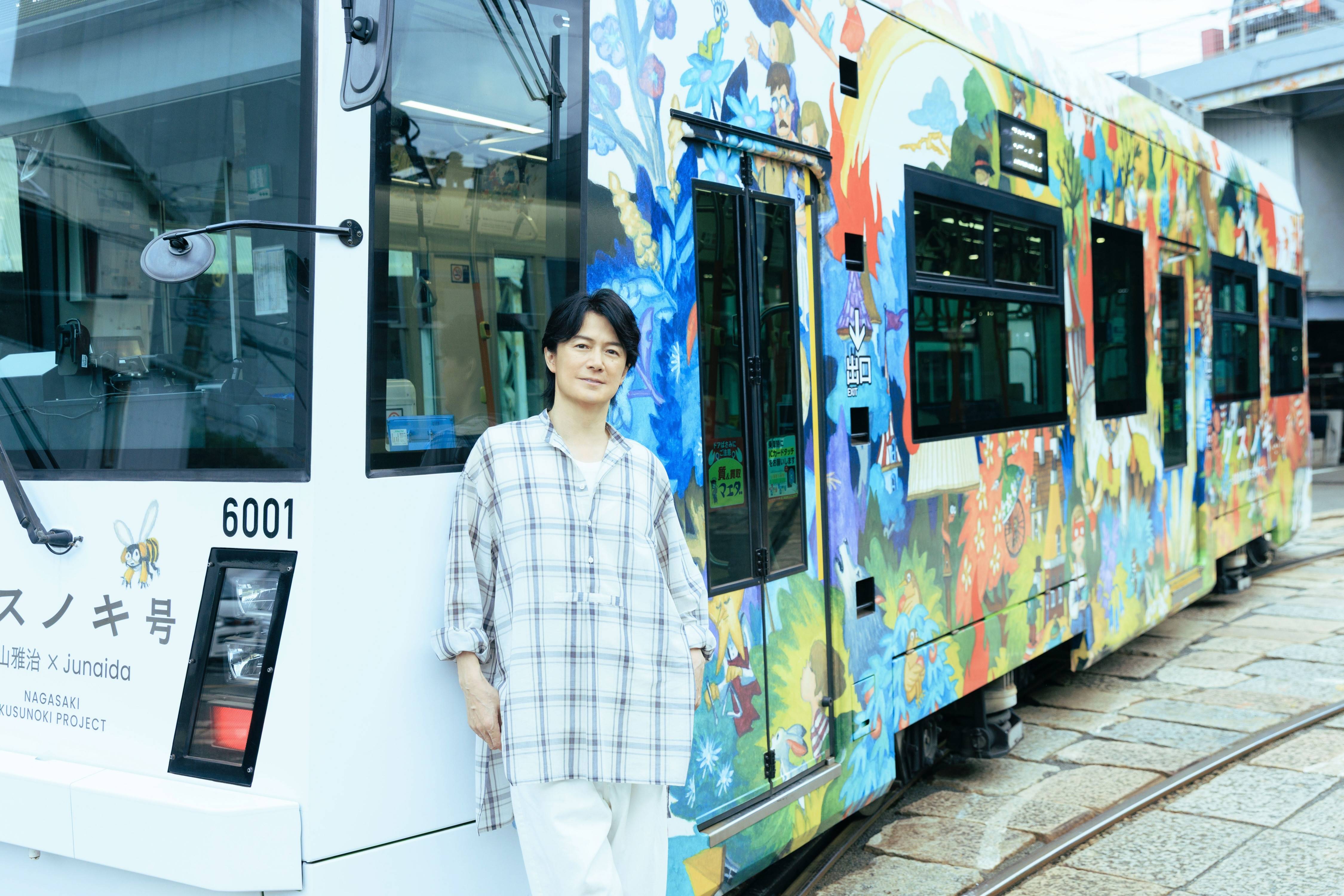 福山雅治、名曲「クスノキ」を5000人と熱唱 故郷・長崎で原爆の日に