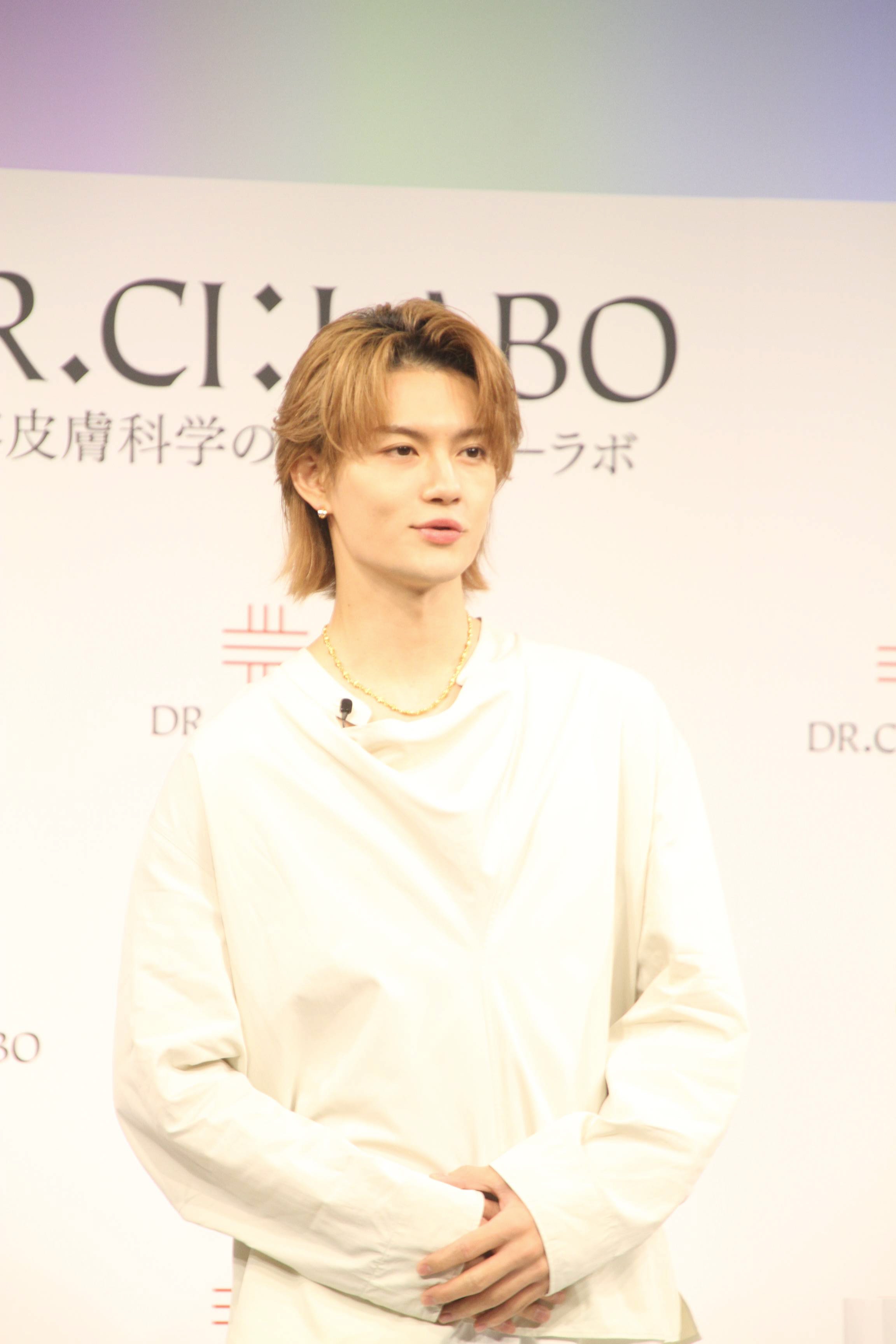 佐野勇斗、書道六段の腕前披露「イイじゃん」 ドクターシーラボ新