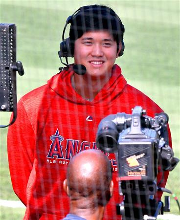 大谷 連続試合安打８でストップ テレビ出演で軽妙トーク 日本では遊撃守った サンスポ