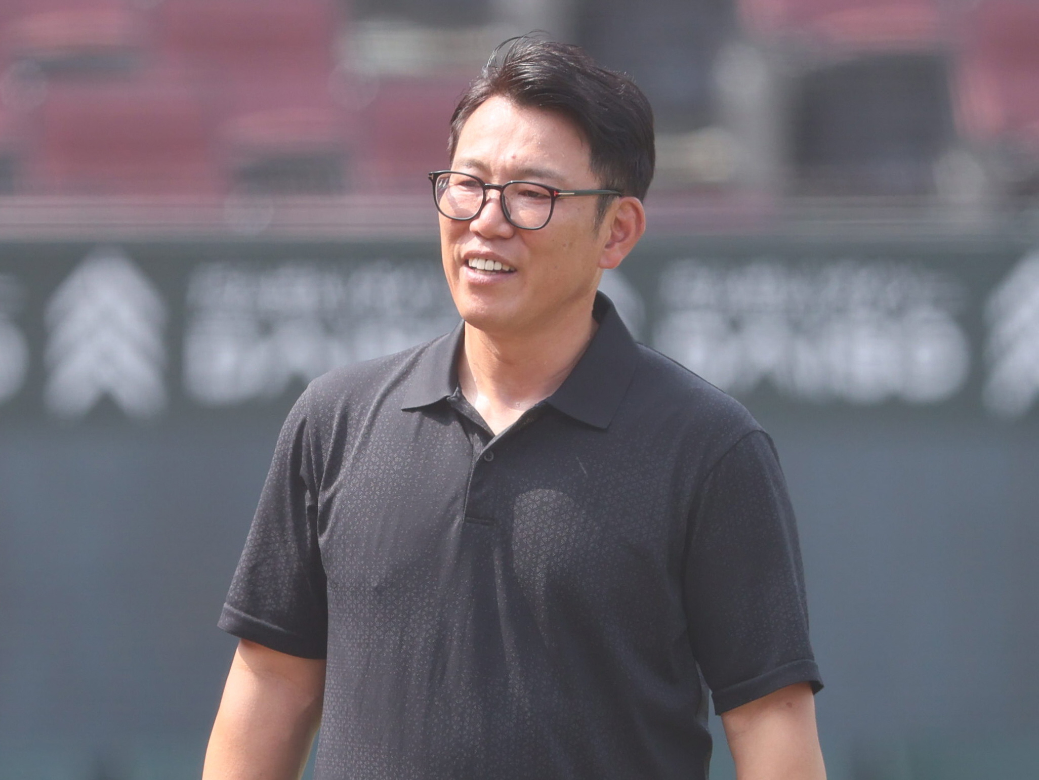 侍ジャパン・井端弘和監督が広島ー阪神を視察 首位独走中の阪神勢に熱