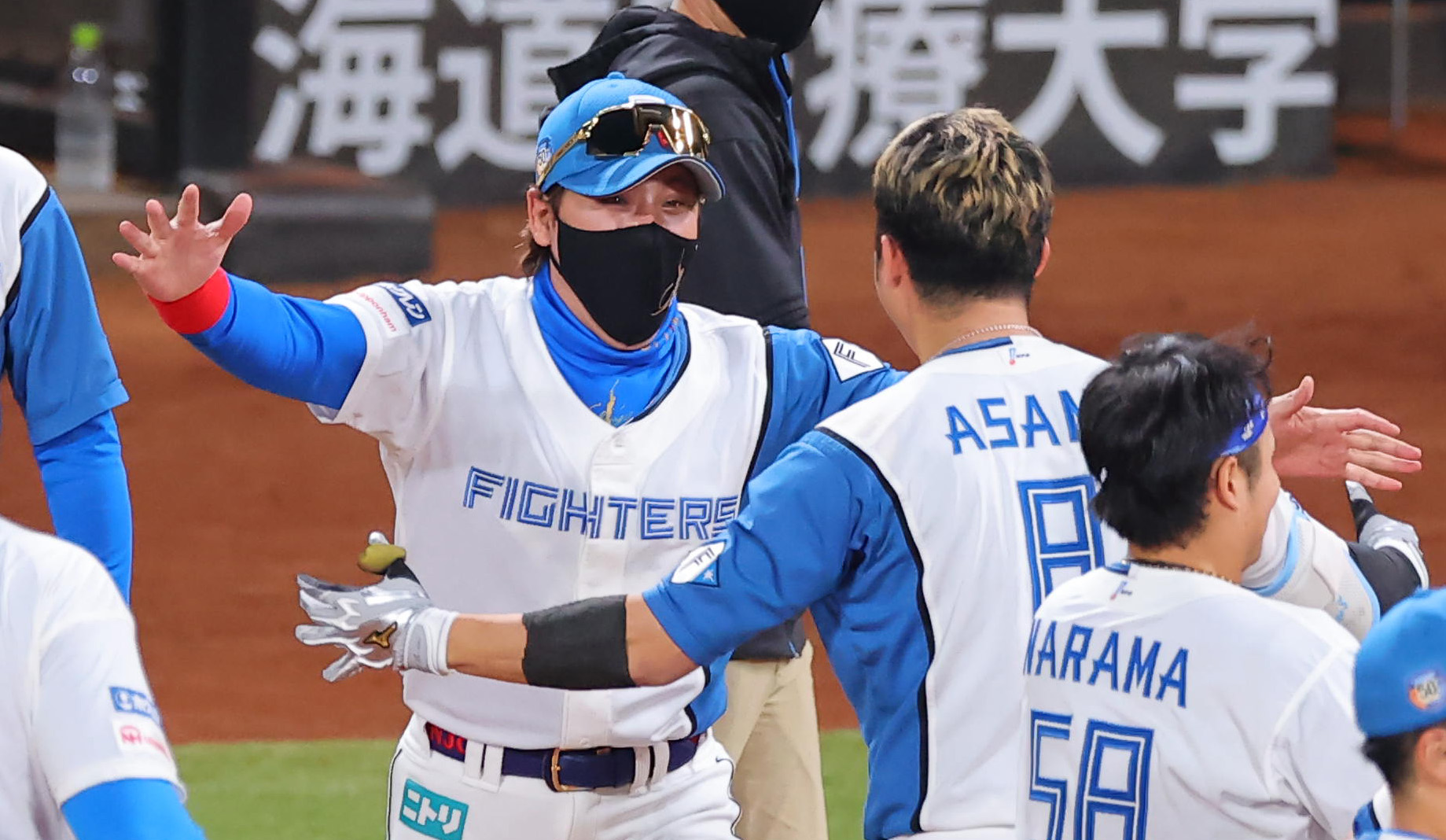 フォトギャラリー】浅間が殊勲打、日本ハムがサヨナラ勝ち CS1