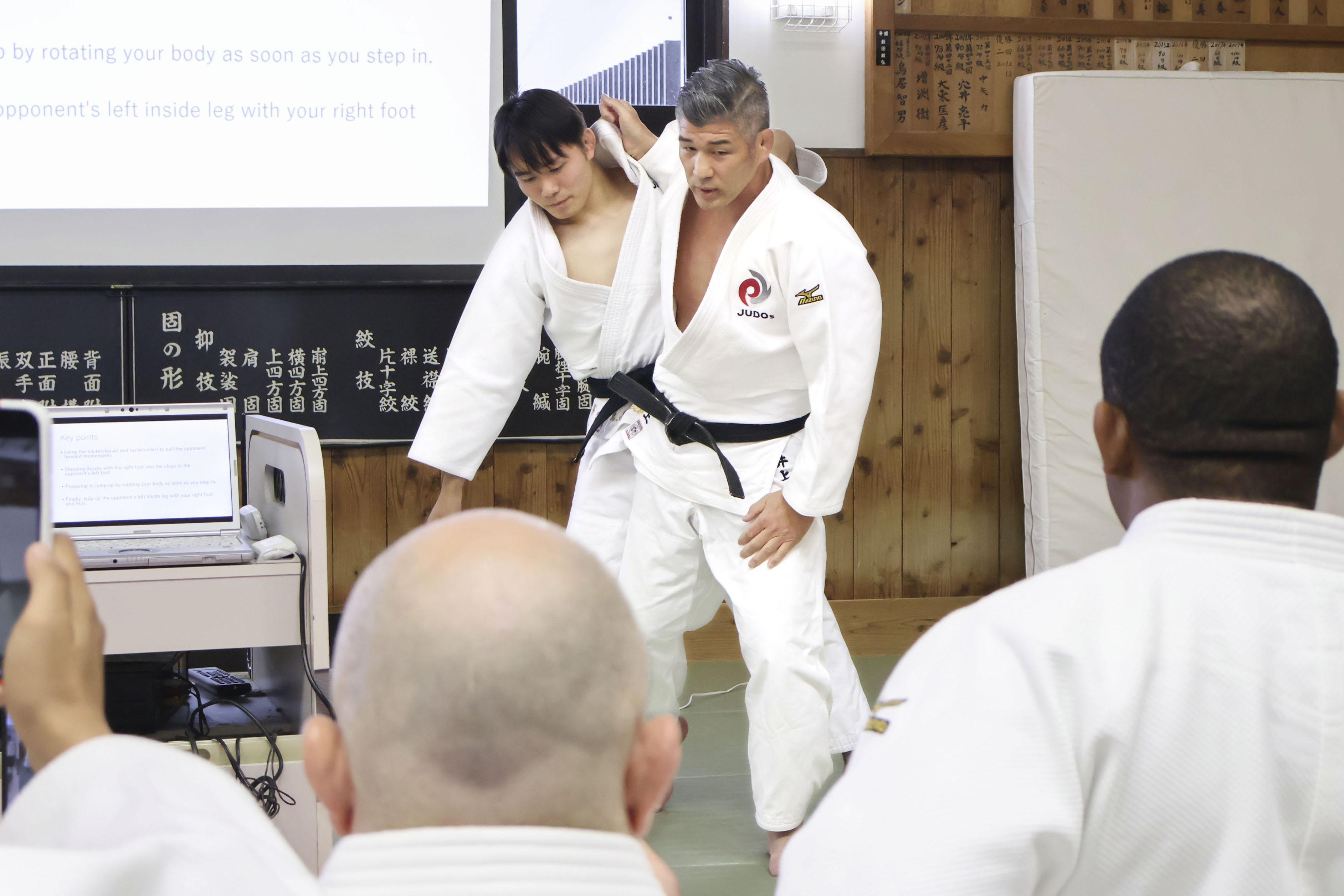 井上康生氏「母国で貢献を」 海外指導者に内股伝授／柔道 - サンスポ