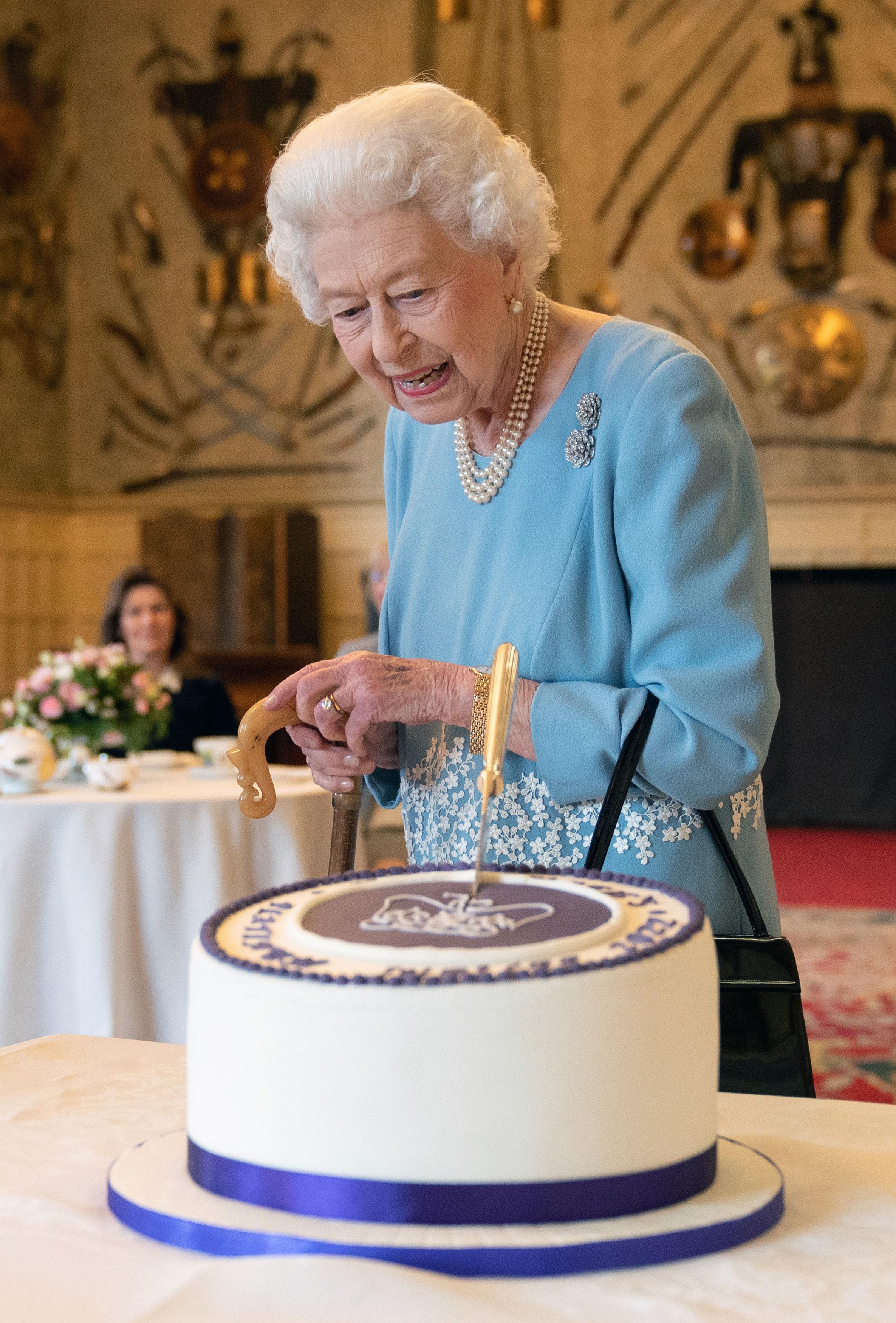 エリザベス英女王が即位70年 「人生を奉仕にささげる」と声明（写真
