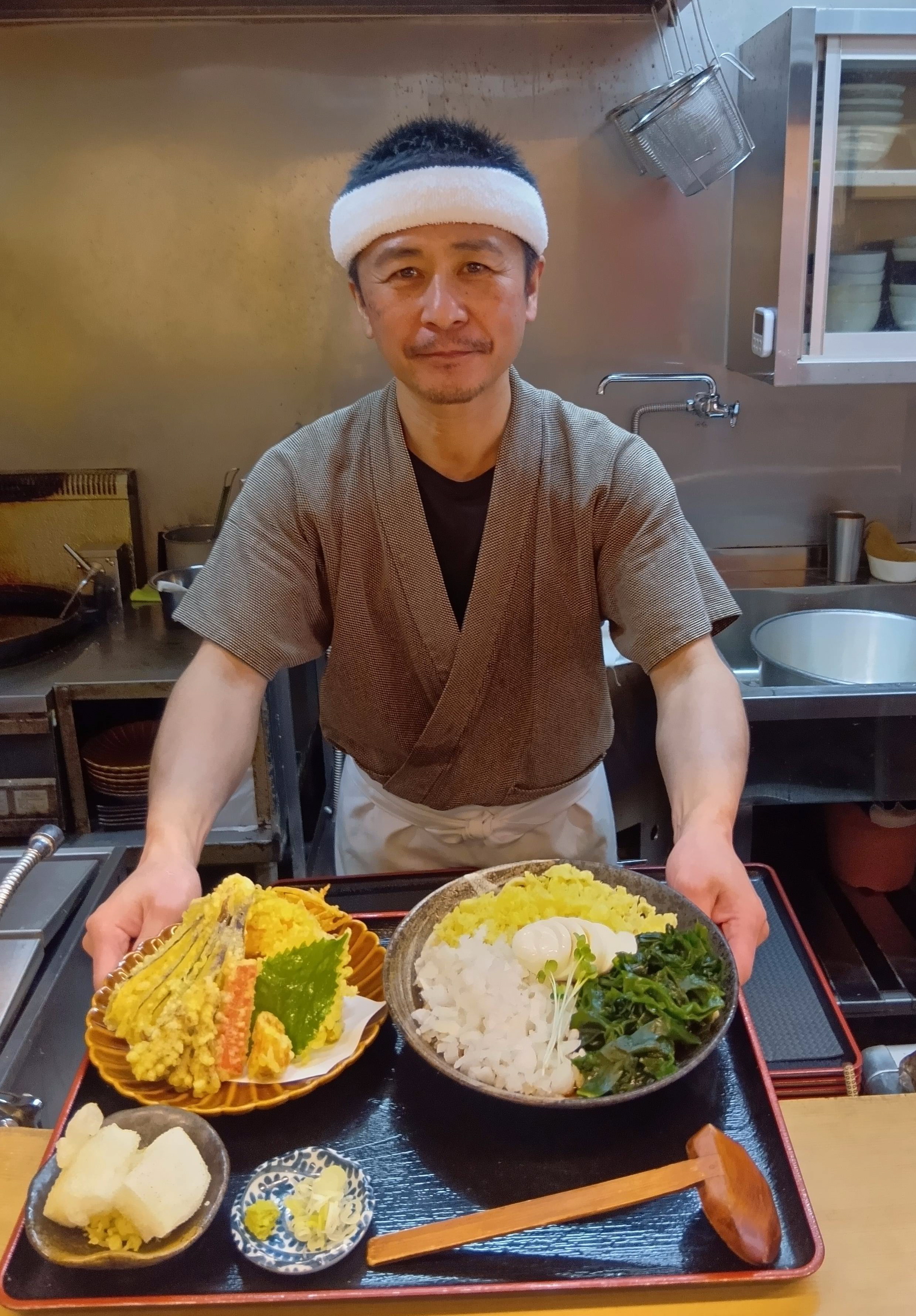 埼玉・川口「手打うどん ひら田」 旨辛肉汁うどん 平麵と深みある汁が