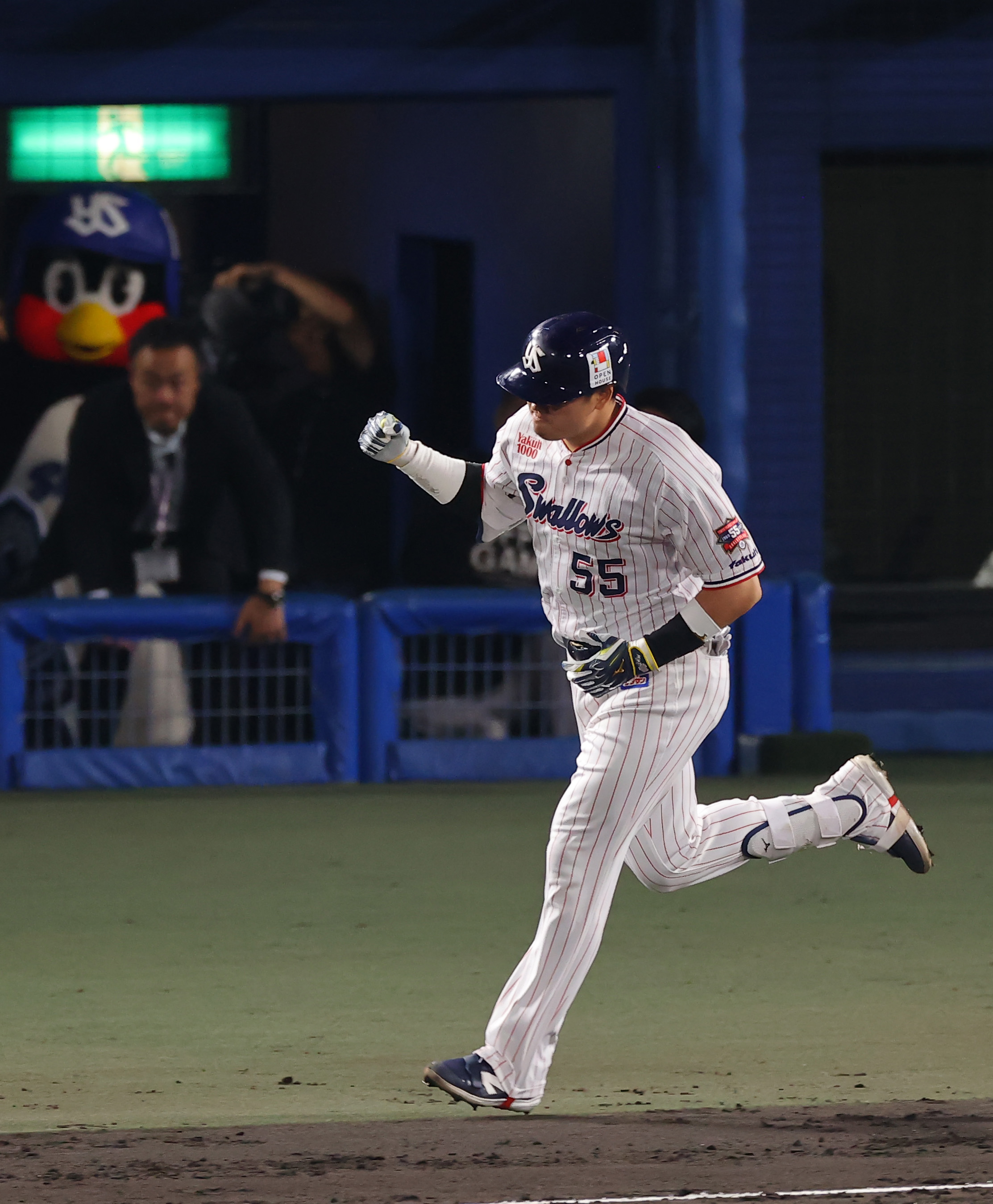 ヤクルト村上宗隆、最年少200本塁打 24歳3カ月で到達、清原和博 