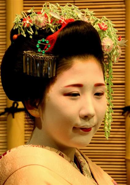 京都検定１級記者の都めぐり 涼を誘うスイレンの花簪 舞妓さんの夏の装い 産経ニュース