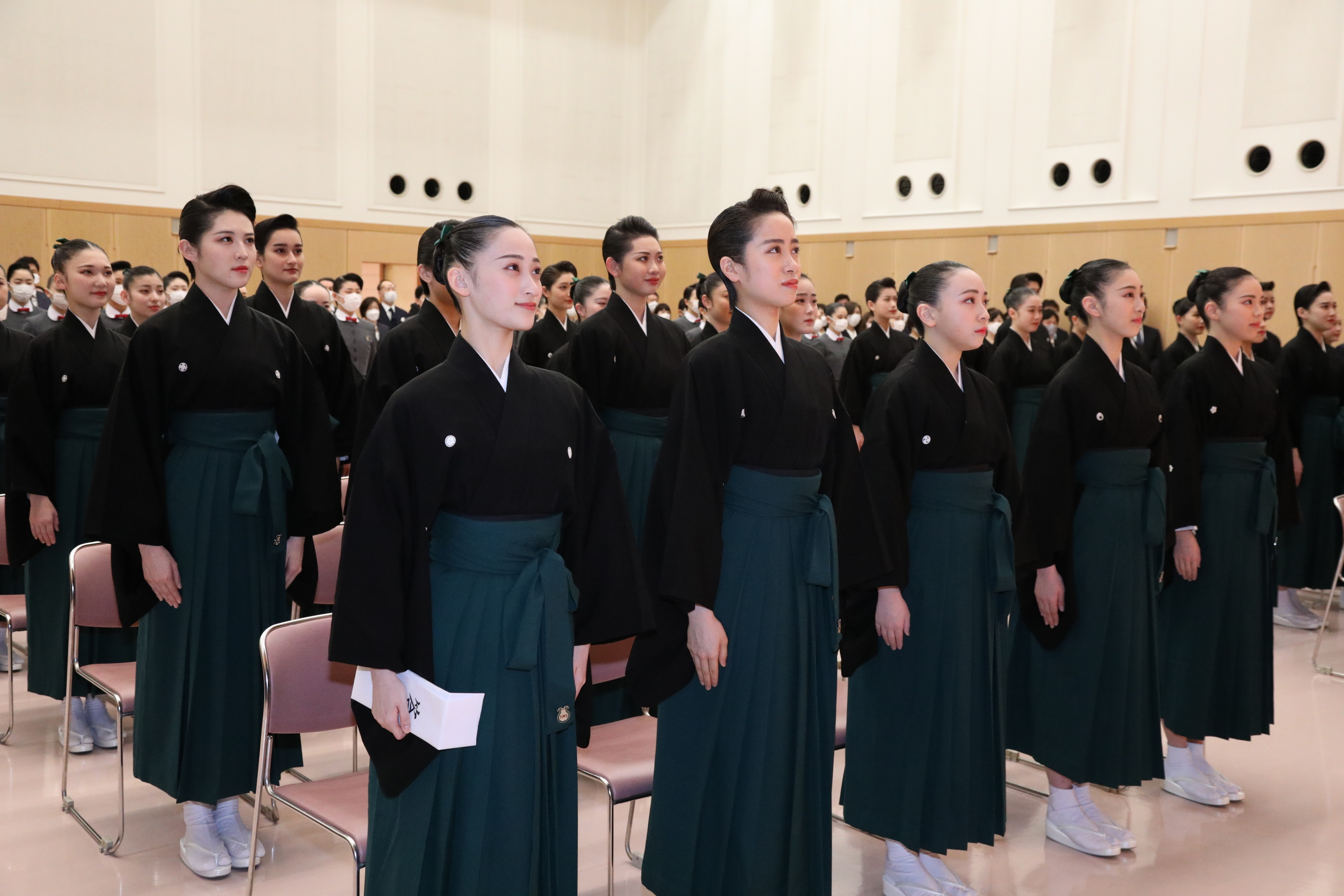 未来のタカラジェンヌ40人巣立ち 宝塚音楽学校で卒業式 - 産経