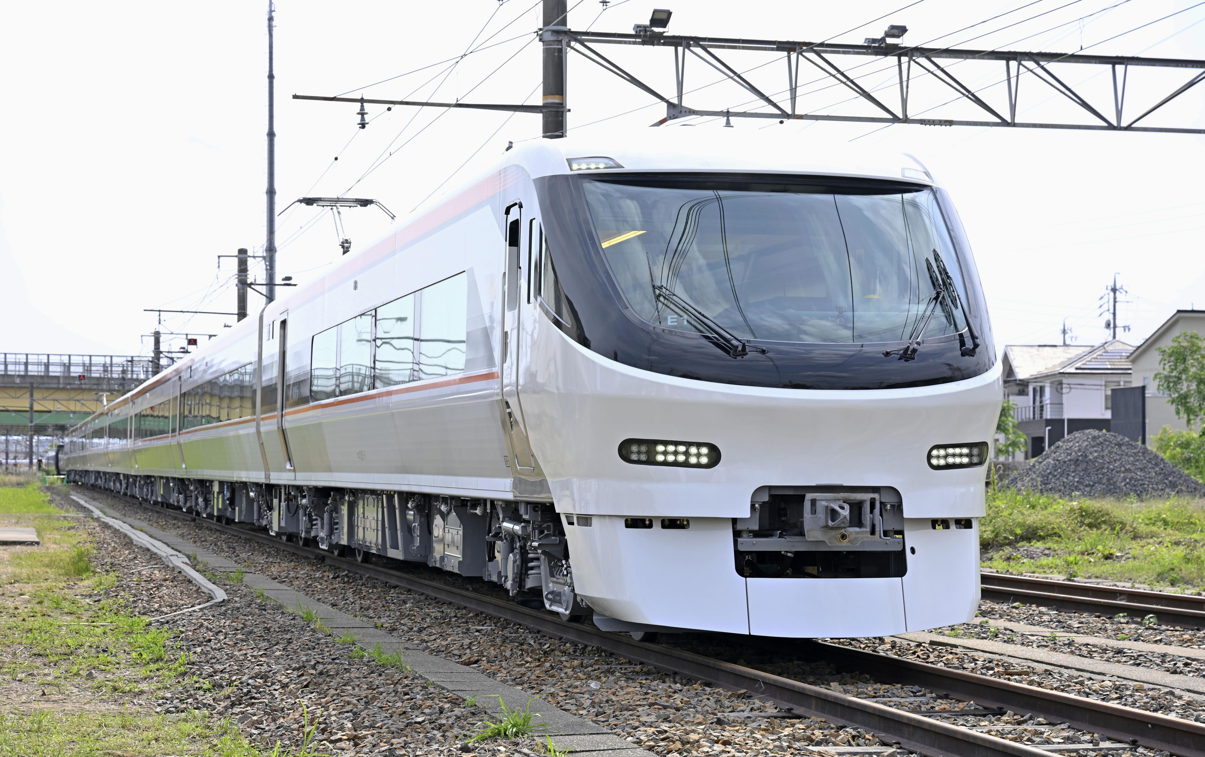 JR東海「しなの」振り子式の新型車両公開 ひじかけにコンセント、29