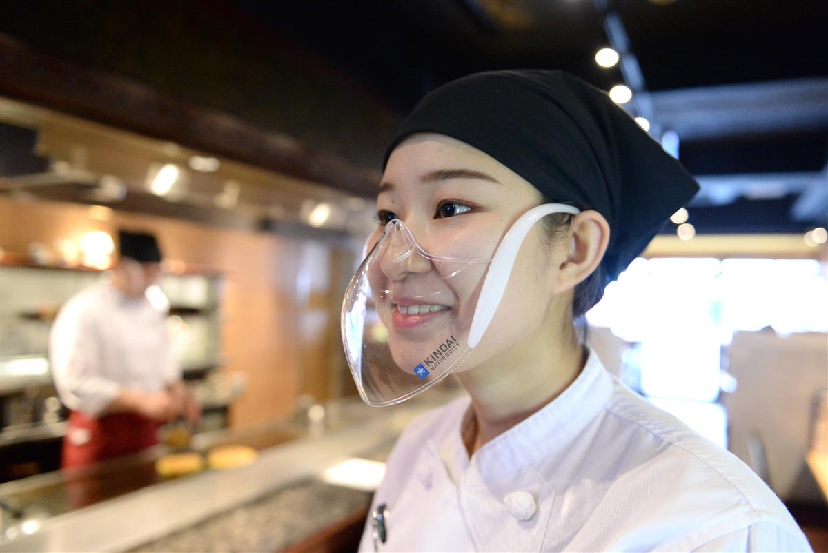 表情分かる 近大マスク ミナミの飲食店に寄贈 産経ニュース