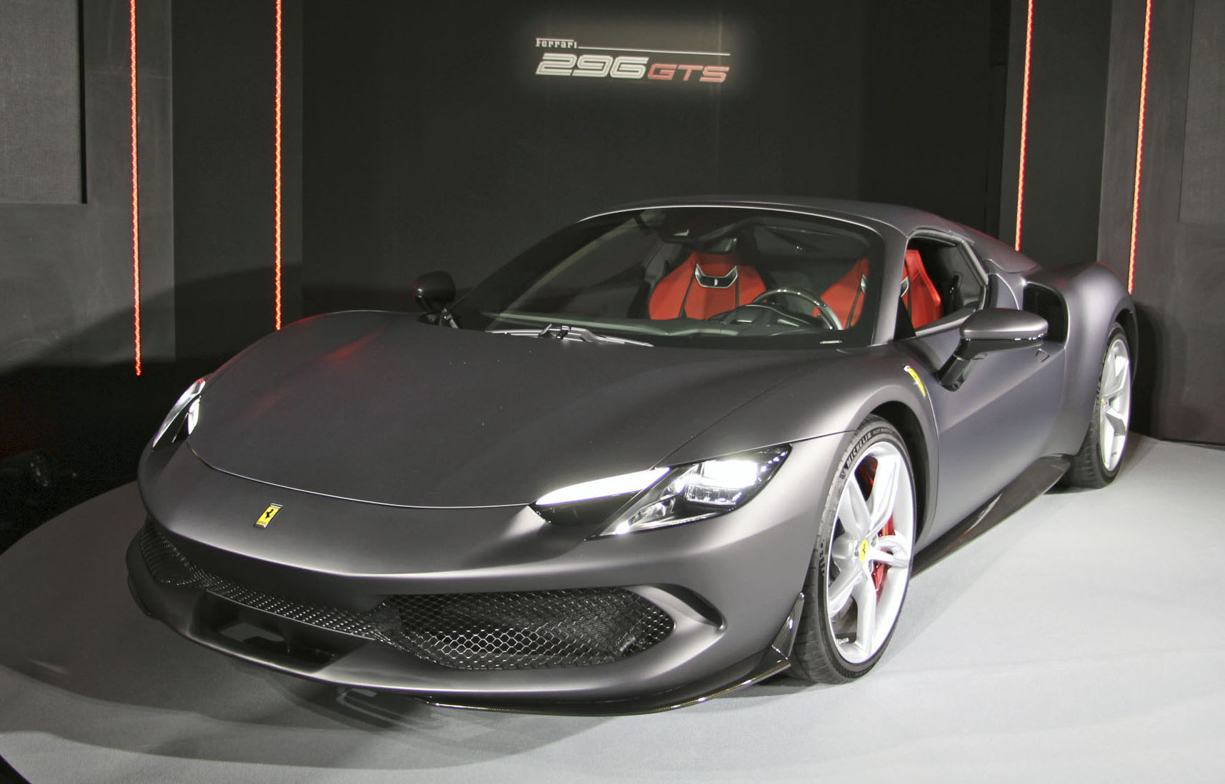 フェラーリ新型PHV公開 高性能オープンカー、鈴鹿 - 産経ニュース