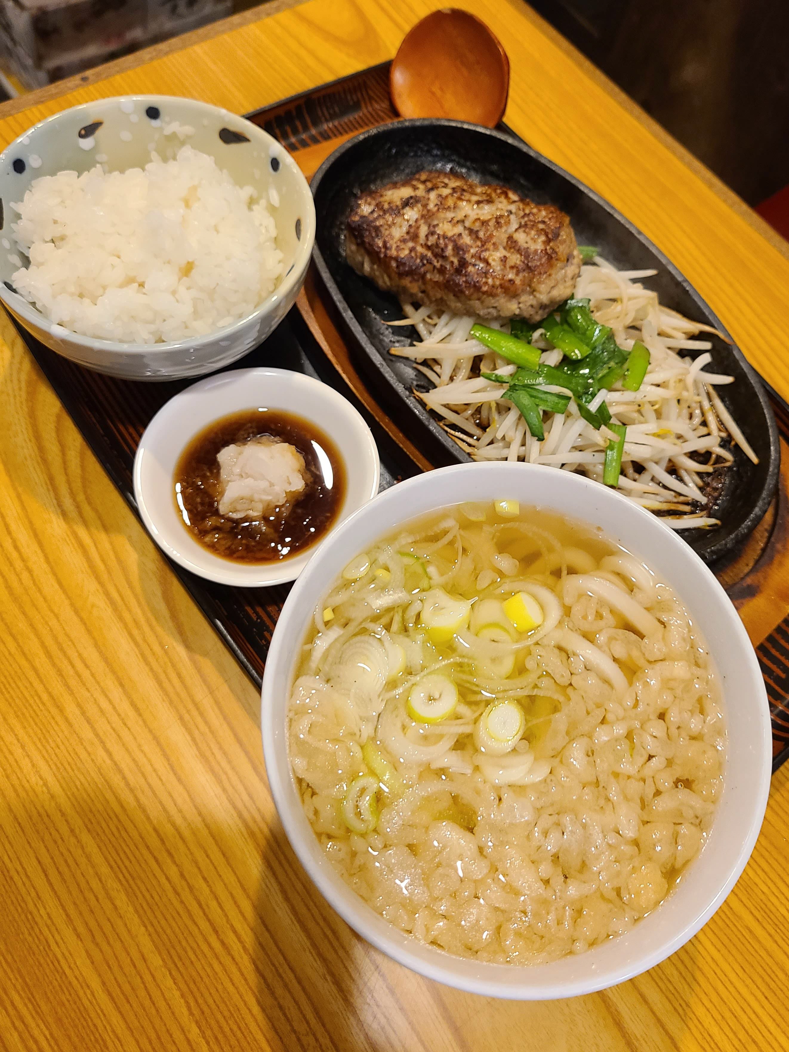 洋食と絶妙マッチの本格派 武州うどんあかね＆みどりダイニング大宮