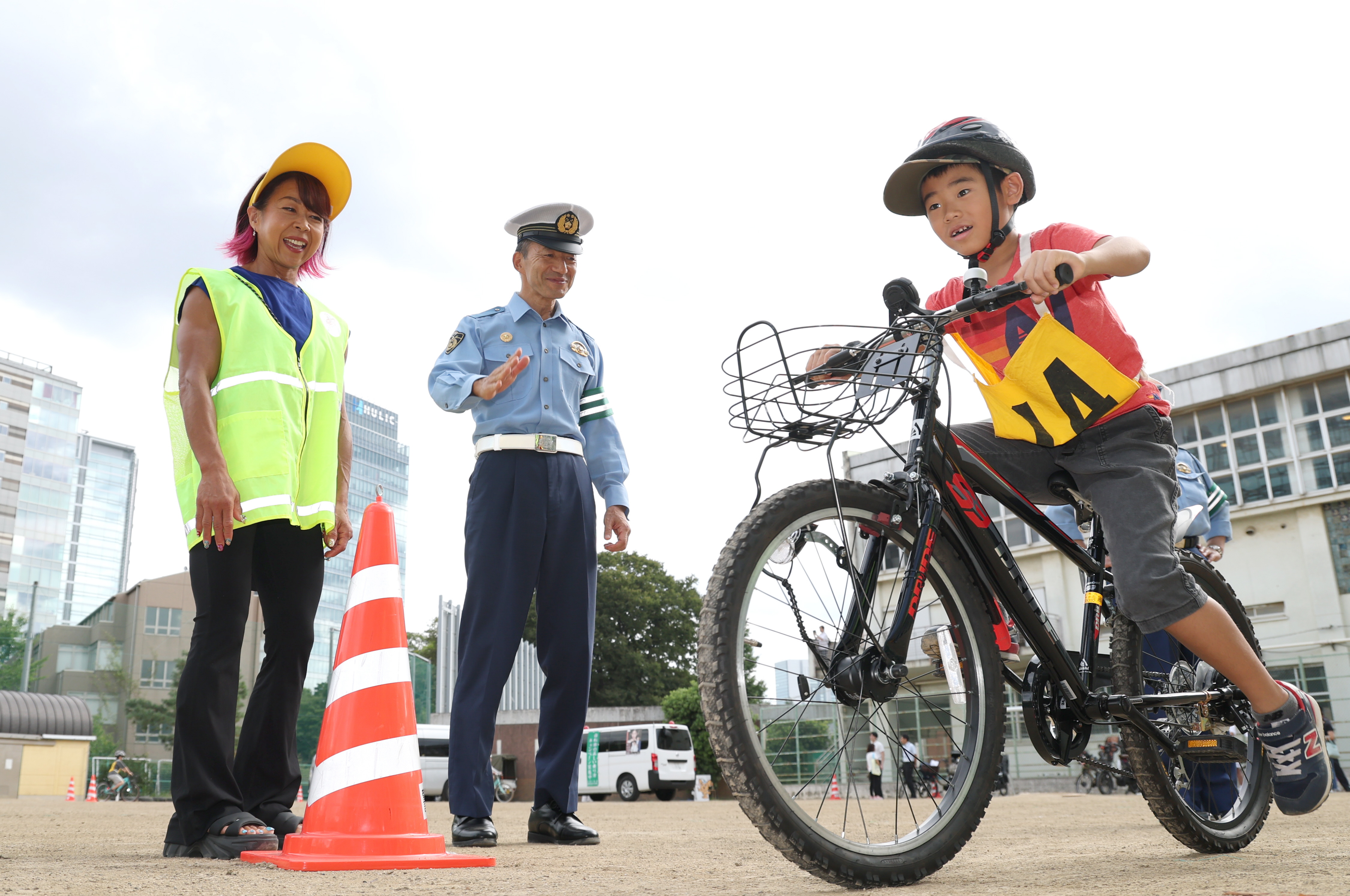 子供の交通安全、地域住民で守る お父さんも一緒「原宿ヤングミセスの