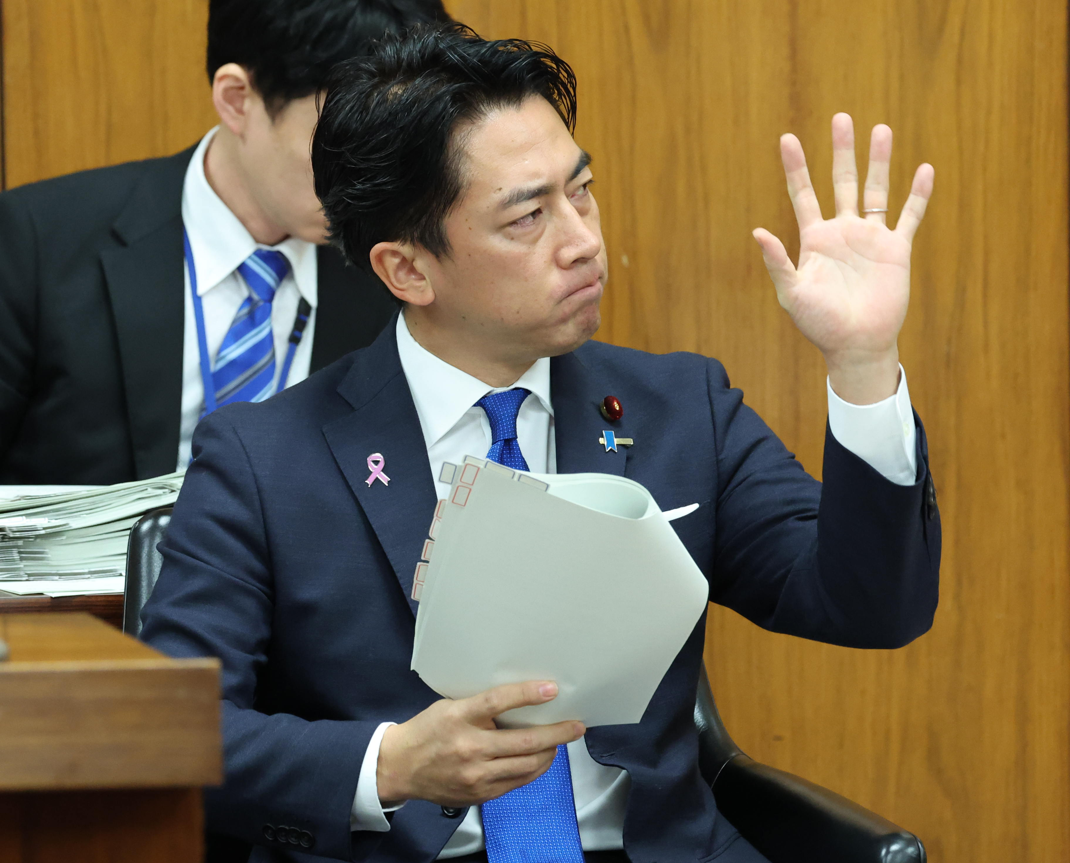 小泉進次郎防衛相「有事での核持ち込み巡る国会答弁」継承 非核三原則