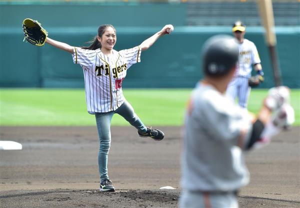 プロ野球 フィギュア宮原が甲子園で始球式 マウンドで２回転ジャンプ 産経ニュース