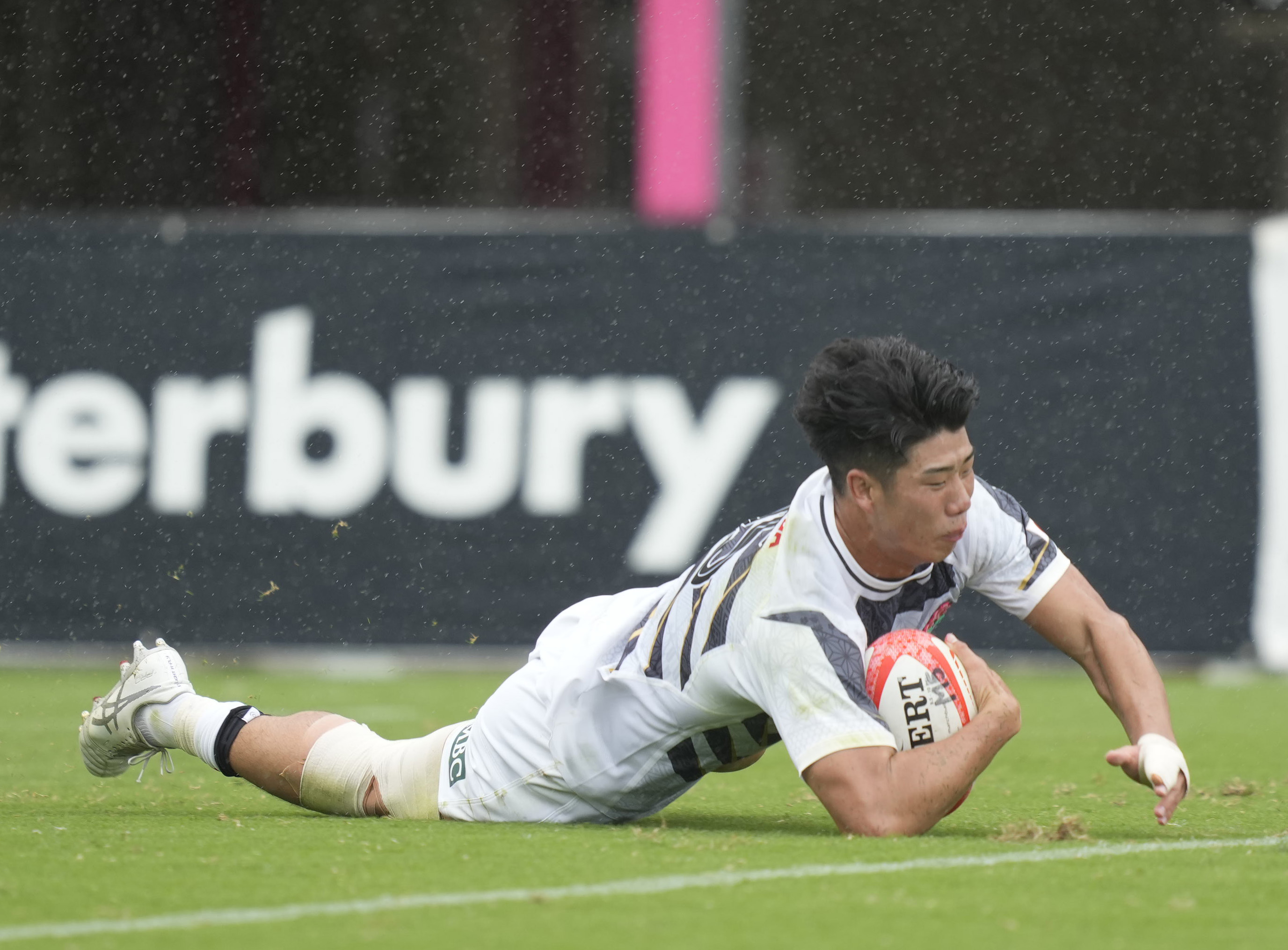 ジャパンXV、計11トライを奪われ完敗 FB矢崎由高、意地の50メートル