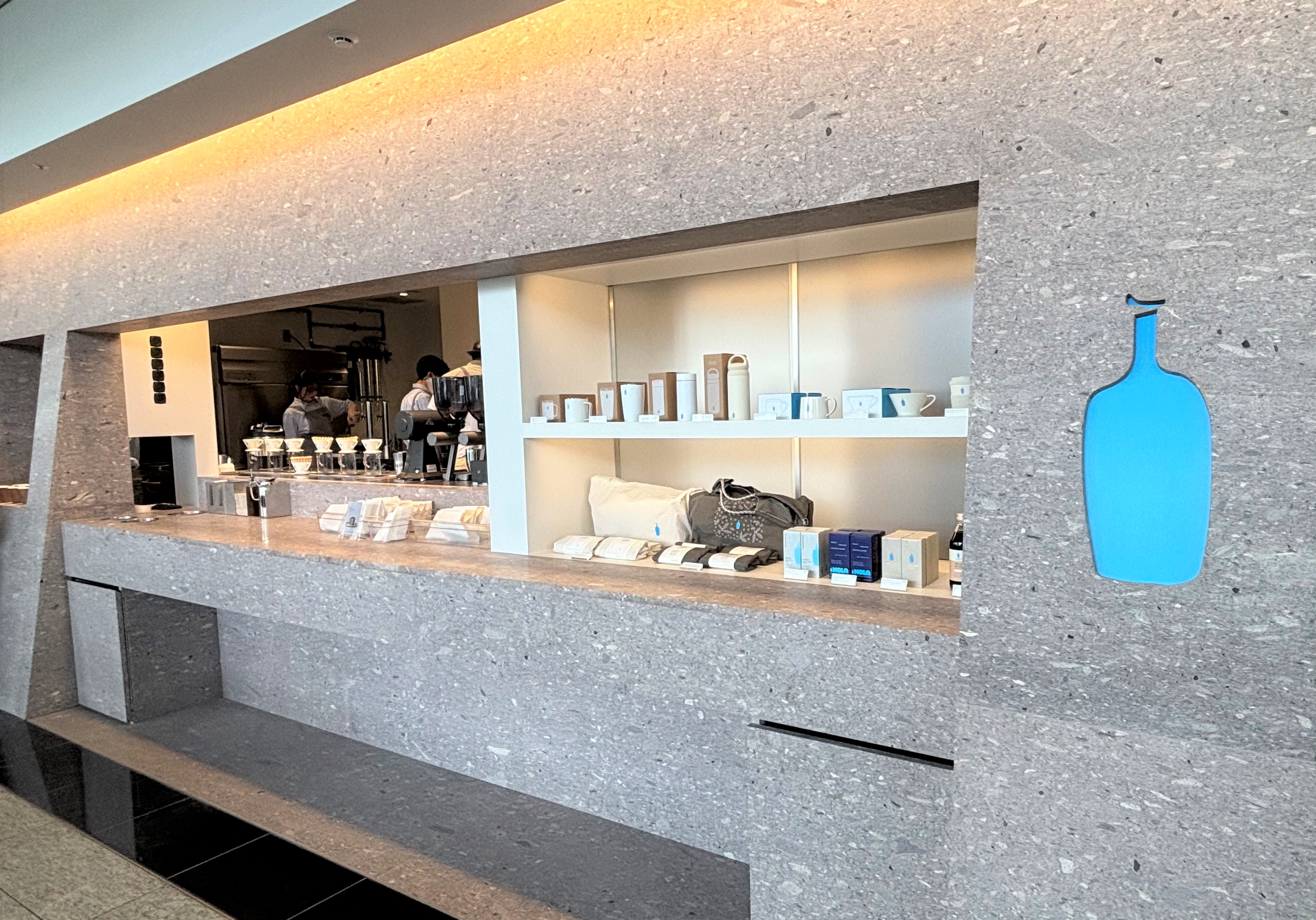 ブルーボトルコーヒー、国内28店舗目は「城の石垣」をイメージ 27日