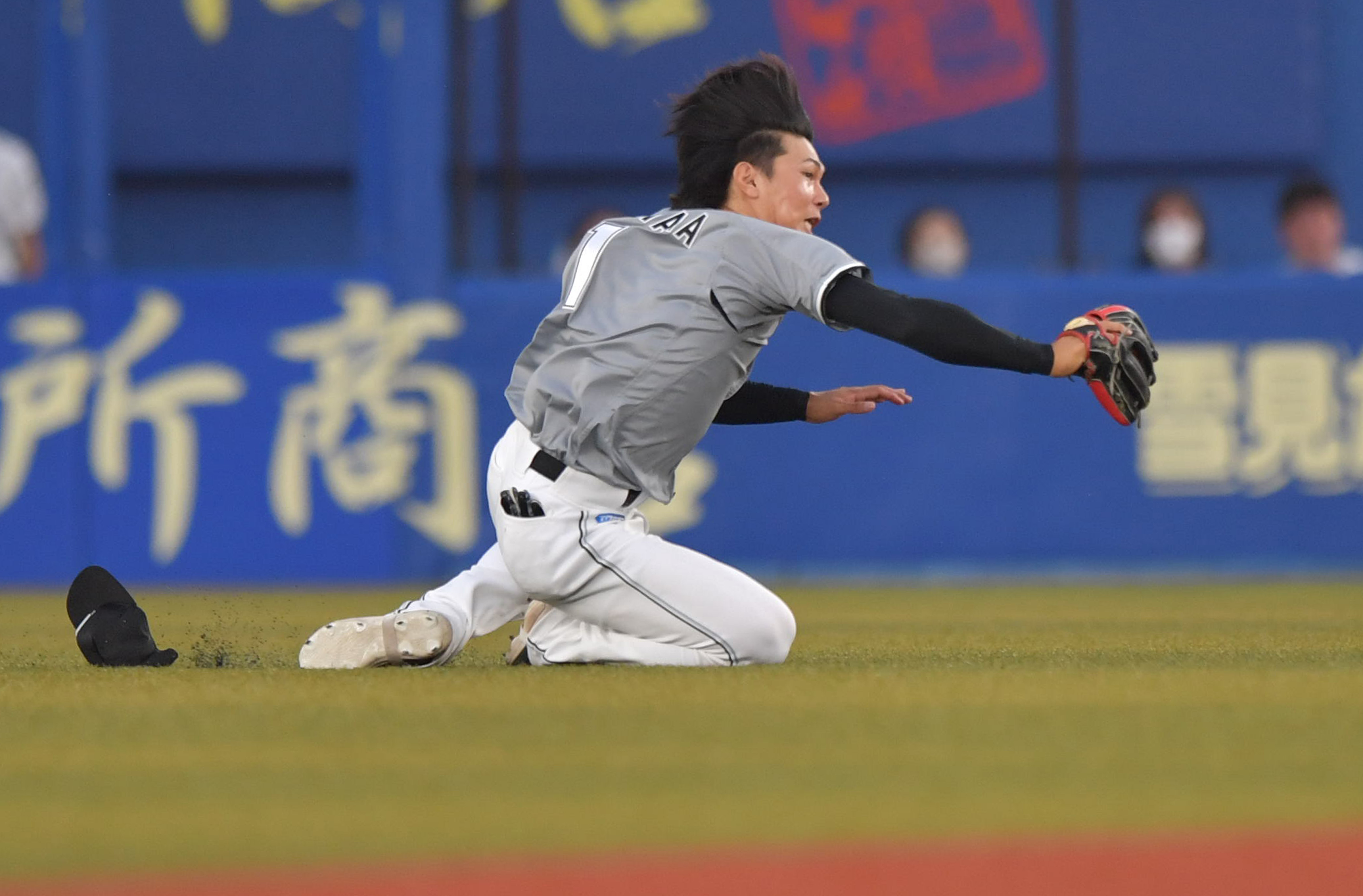 球際に強い選手を目指して ロッテ・藤原恭大が見せるフェンスを恐れ