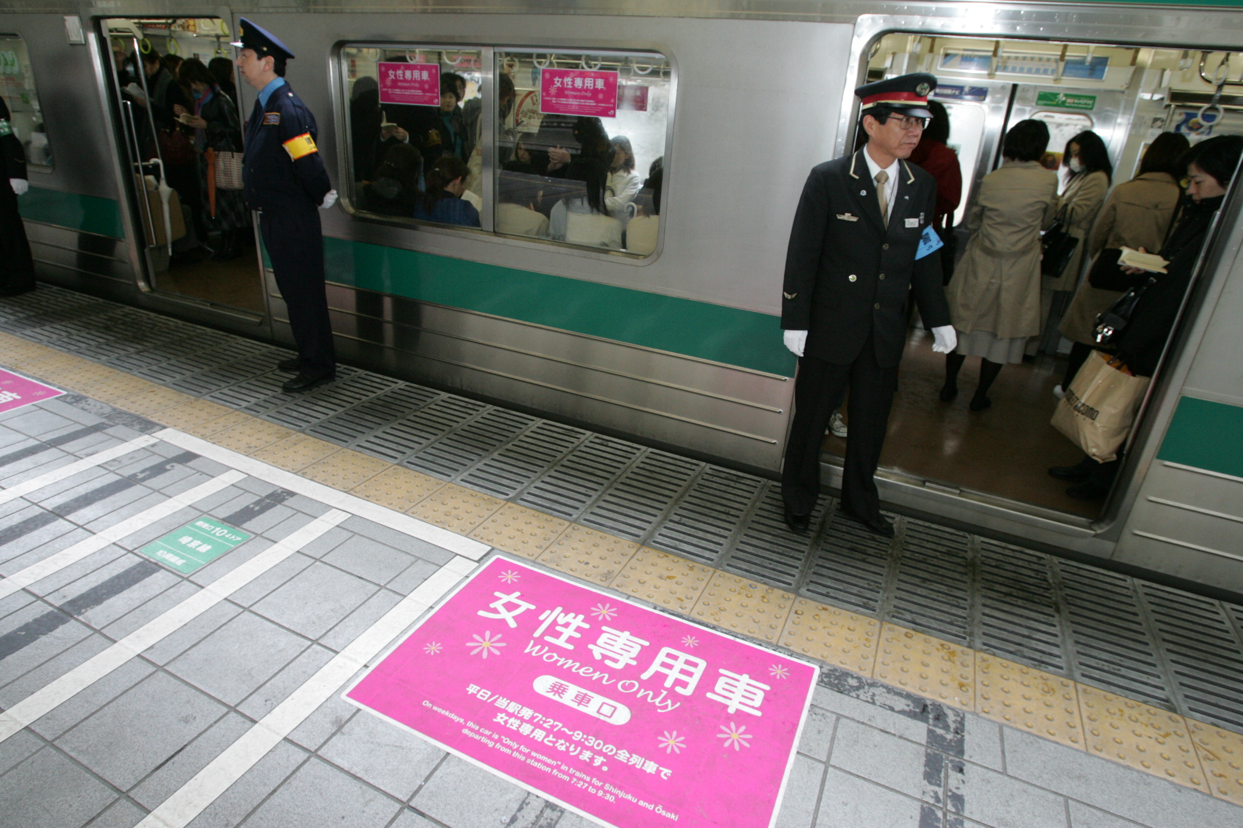 フェミニスト 女性 専用 車両