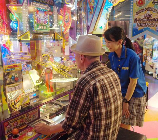 ゲーセンは高齢者の 憩いの場 へ カプコン 介助士配置 血圧計も用意 1 3ページ 産経ニュース