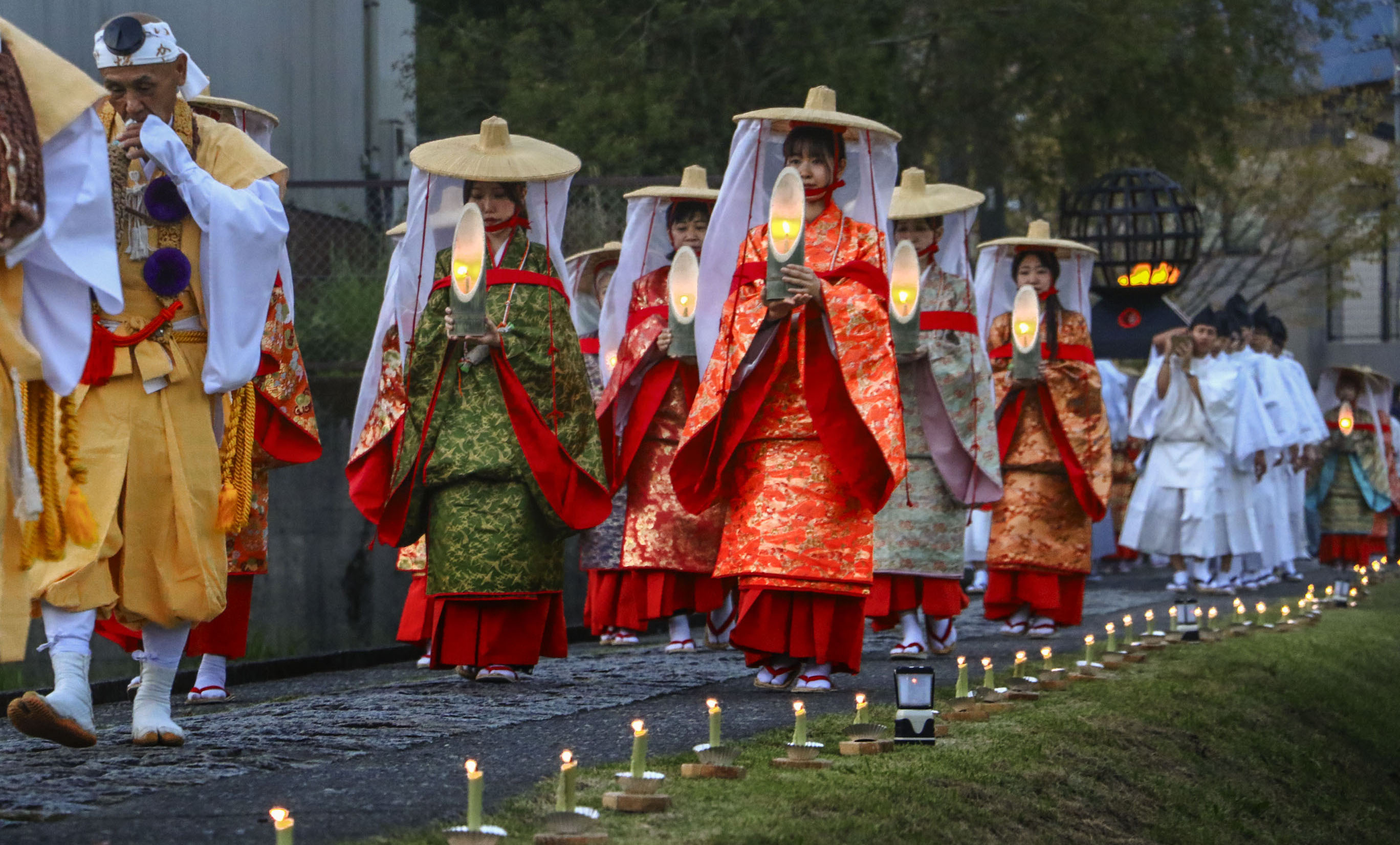 幸せ導く「八咫の火祭り」 平安装束で練り歩き 和歌山の世界遺産・熊野