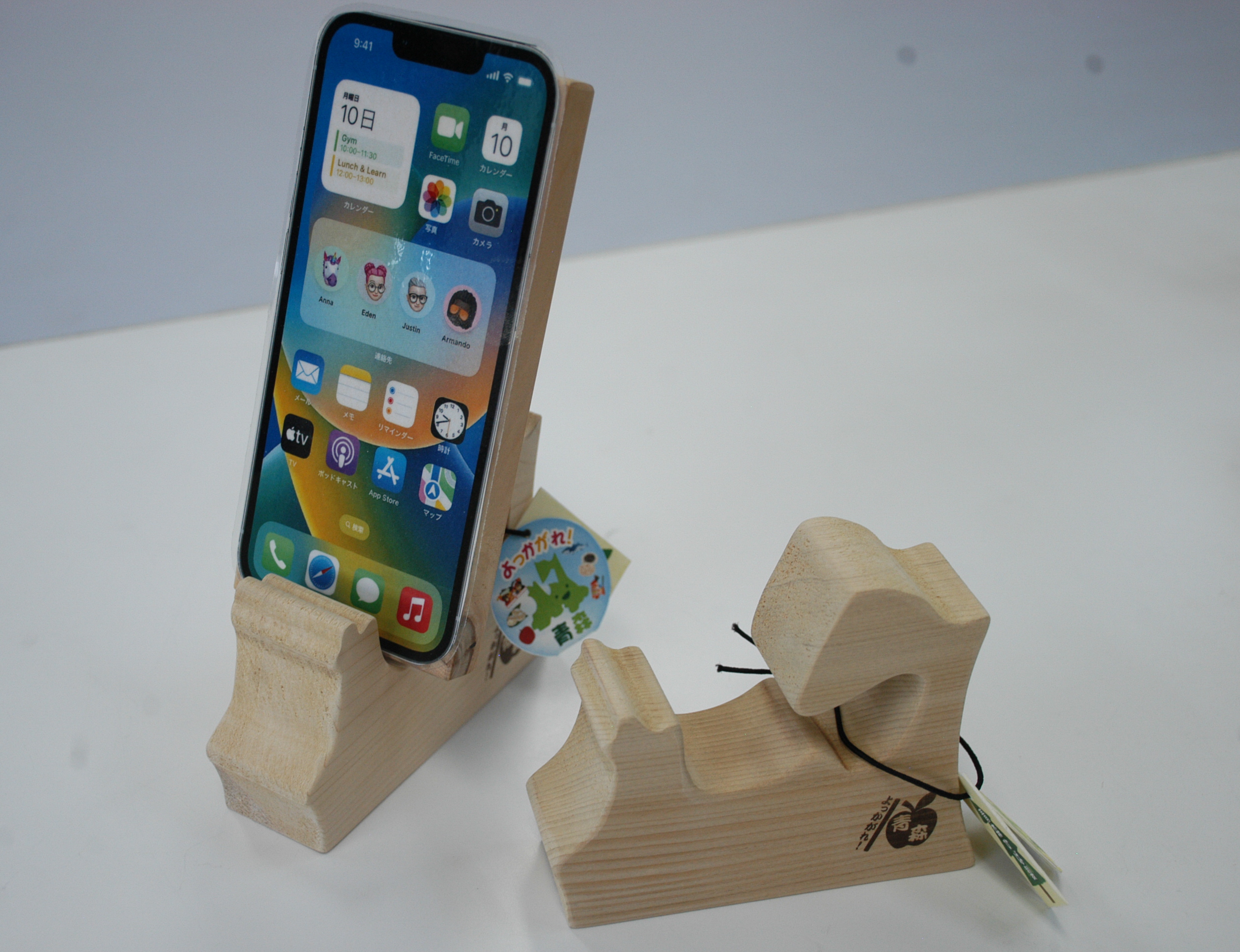 下北半島と津軽半島の形がかわいいスマホスタンド 就労支援施設の