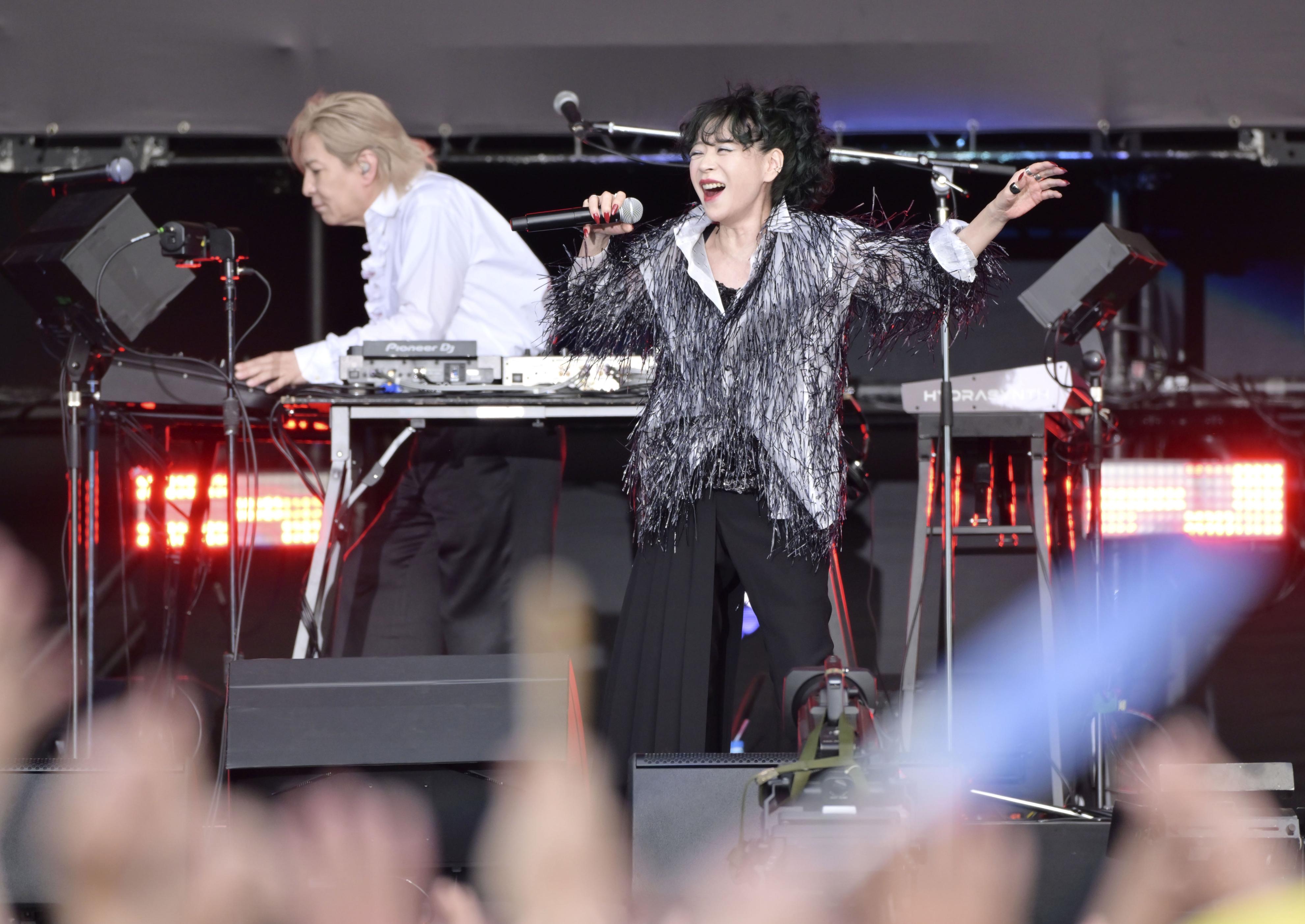 明菜だー 生きてたぞ！」中森明菜さん初の野外フェスで「DESIRE」など
