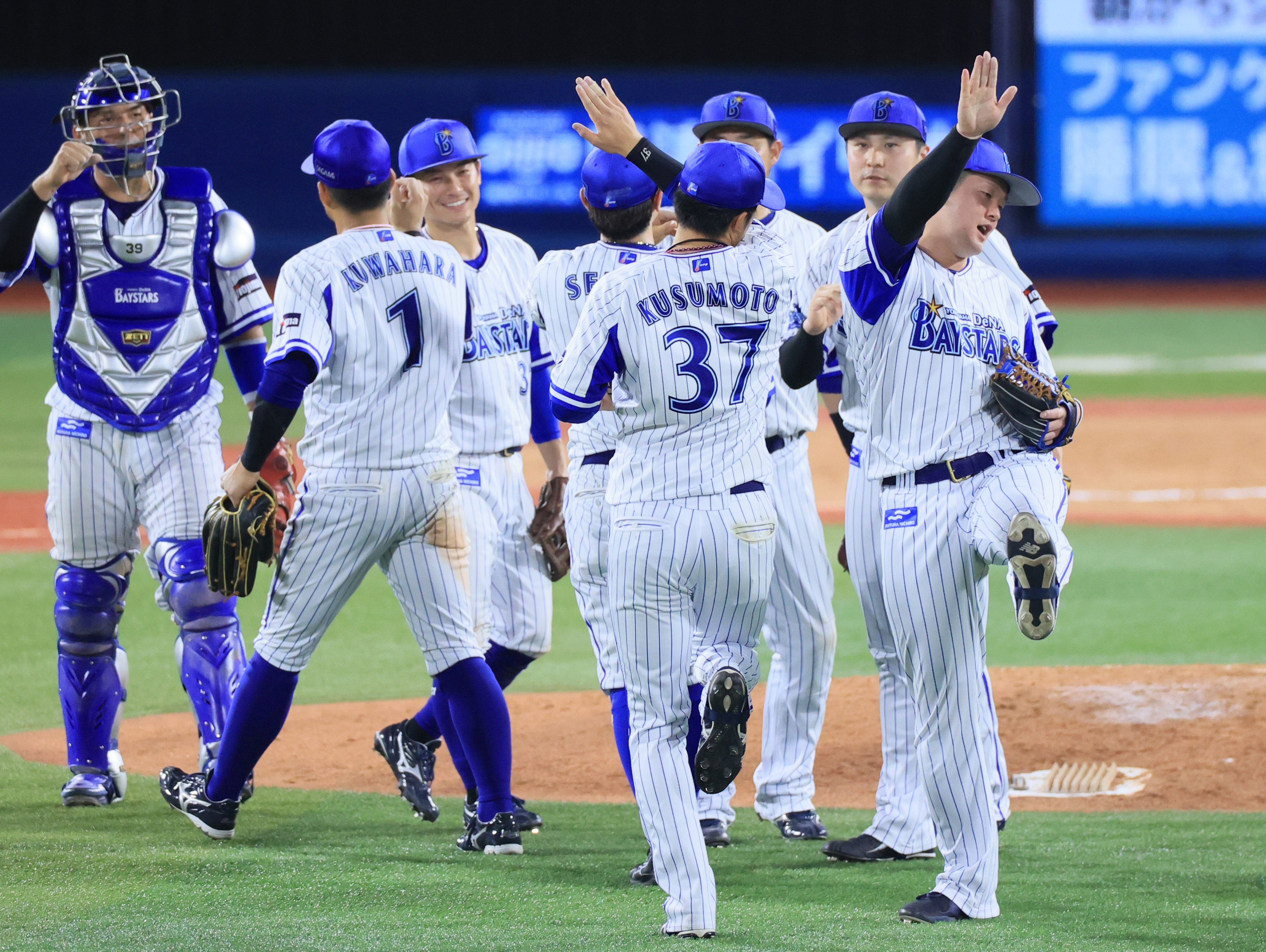 ハマスタホーム連勝新記録12連勝球団新記録試合球他13.14連勝試合球3球 データBOX】DeNAがハマスタ12連勝 球団記録更新 - サンスポ