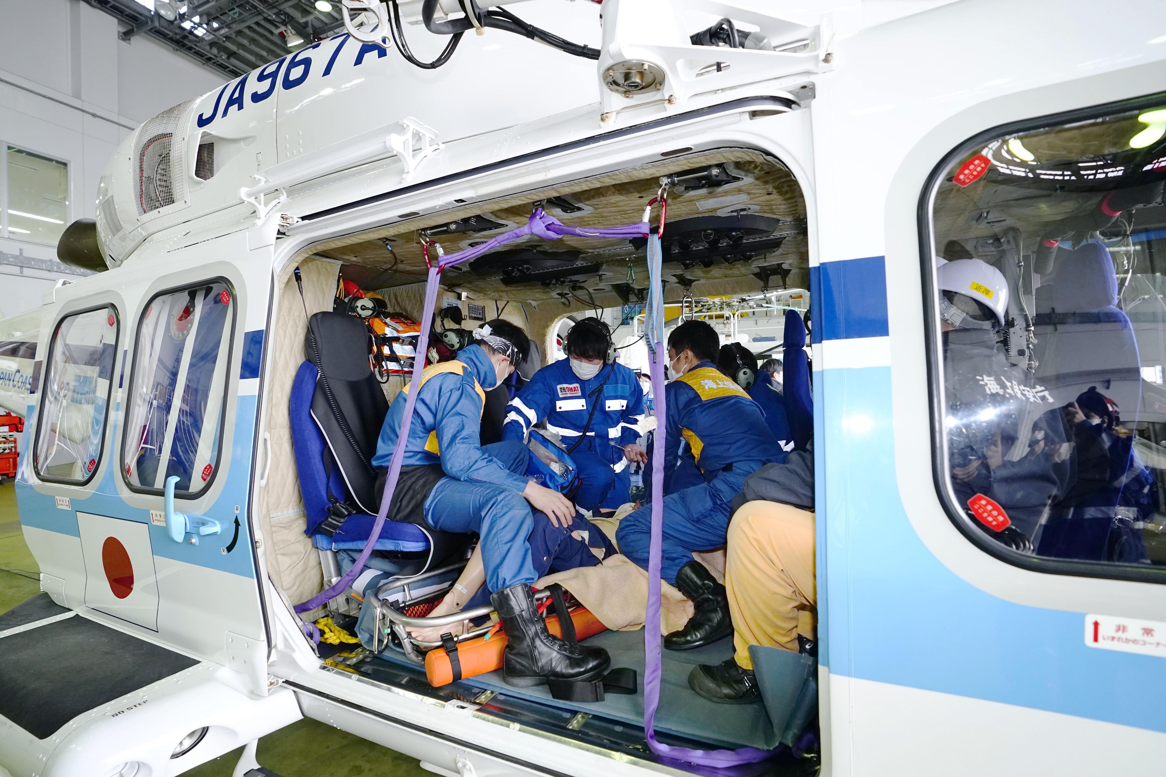 洋上で急患想定し訓練 中部空港、医師ら30人参加 - 産経ニュース