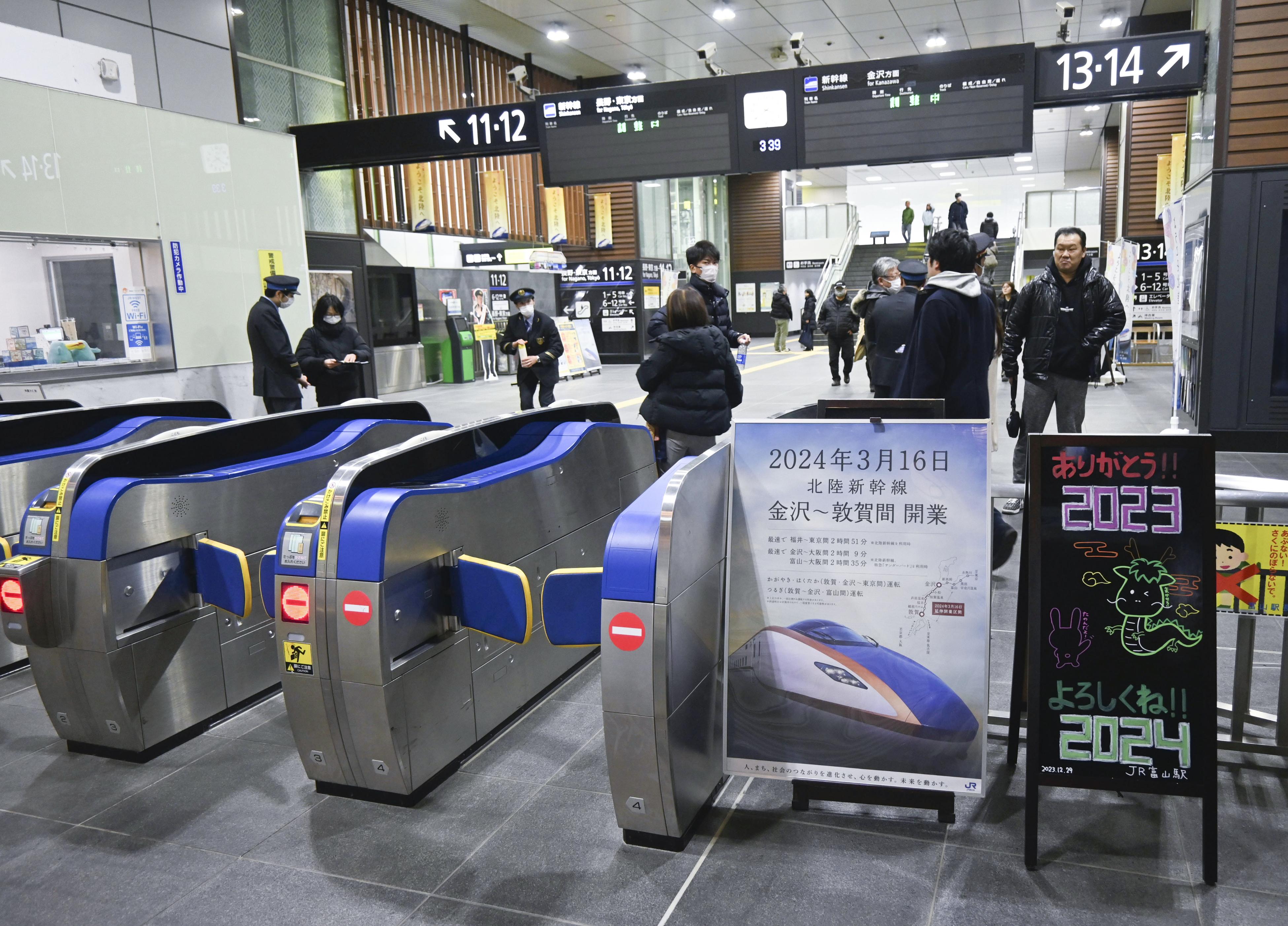 北陸新幹線4本立ち往生、最大12時間「列車ホテル」も - 産経ニュース